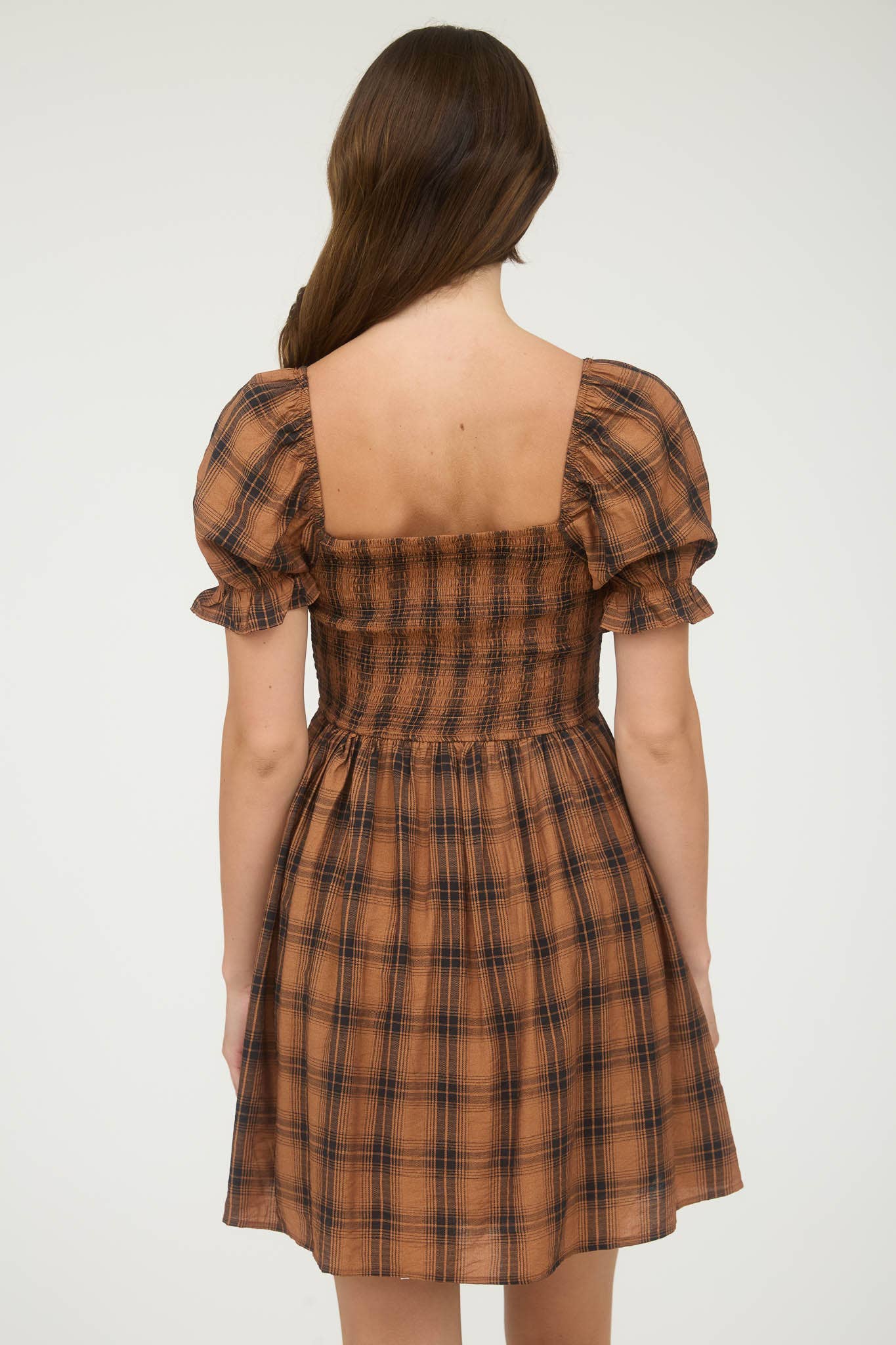 PLAID SMOCKED PUFF SLEEVE MIDI DRESS