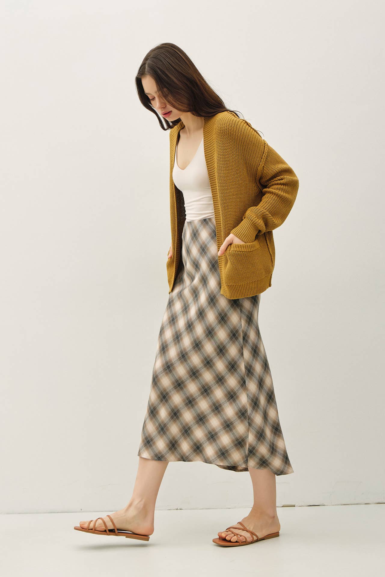 CHUNKY RIBBED KNIT RAW SEAM CARDIGAN