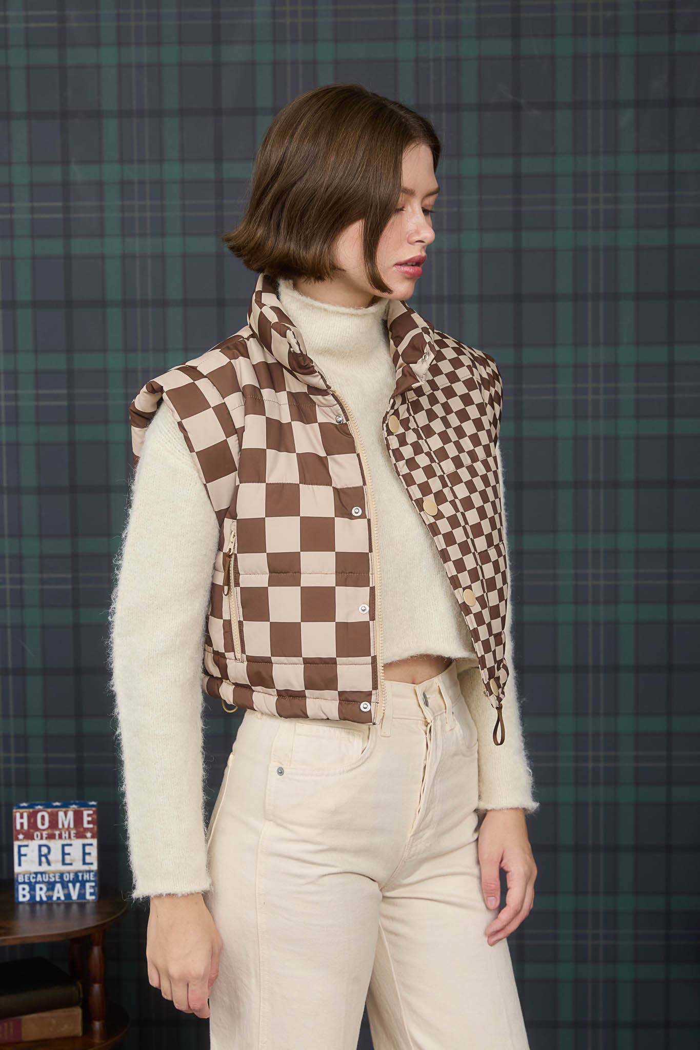 CHECKERED CROPPED PUFFER VEST