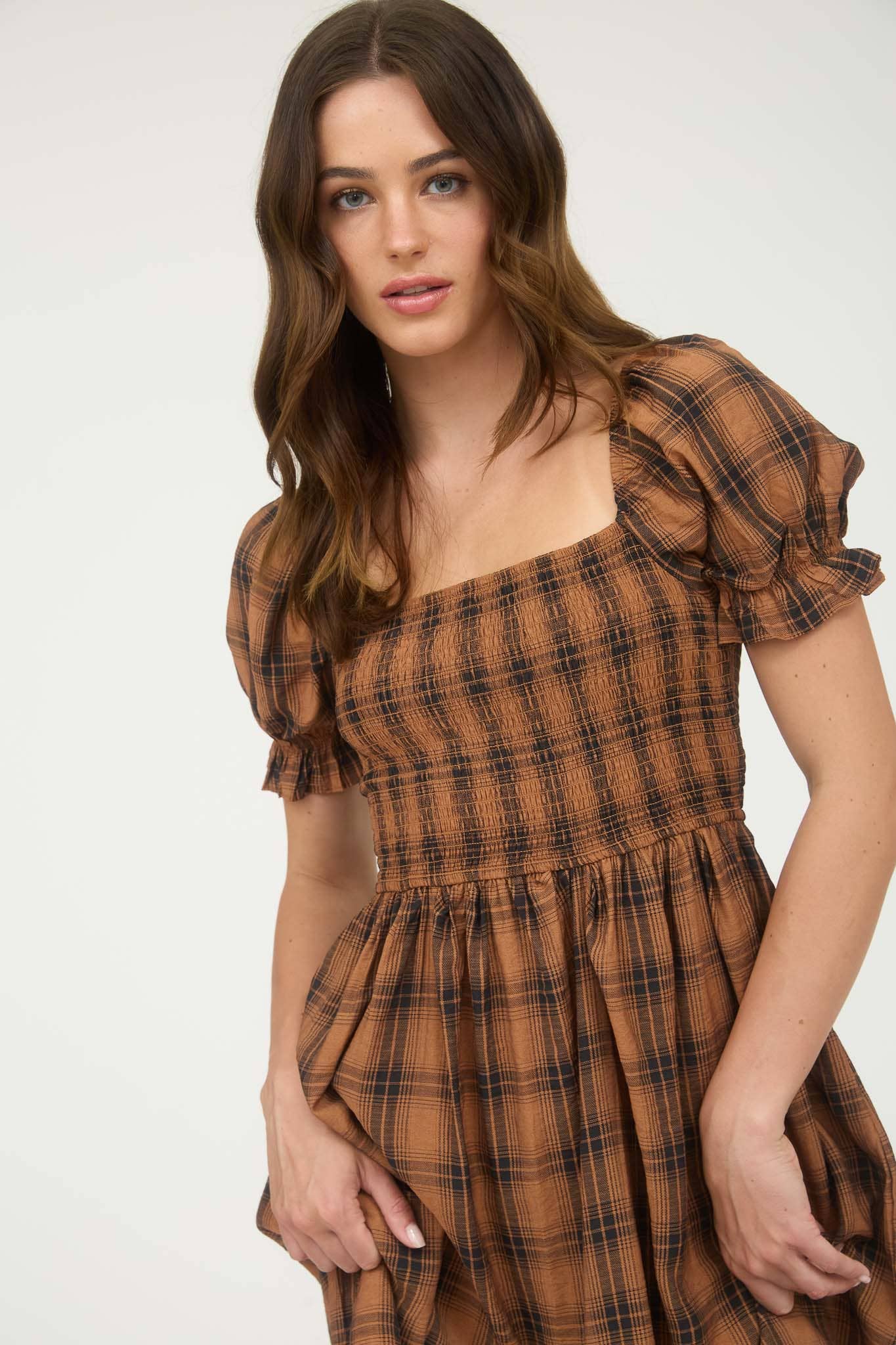 PLAID SMOCKED PUFF SLEEVE MIDI DRESS
