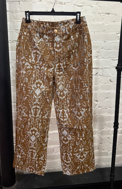 Front and back pocket floral jacquard pants