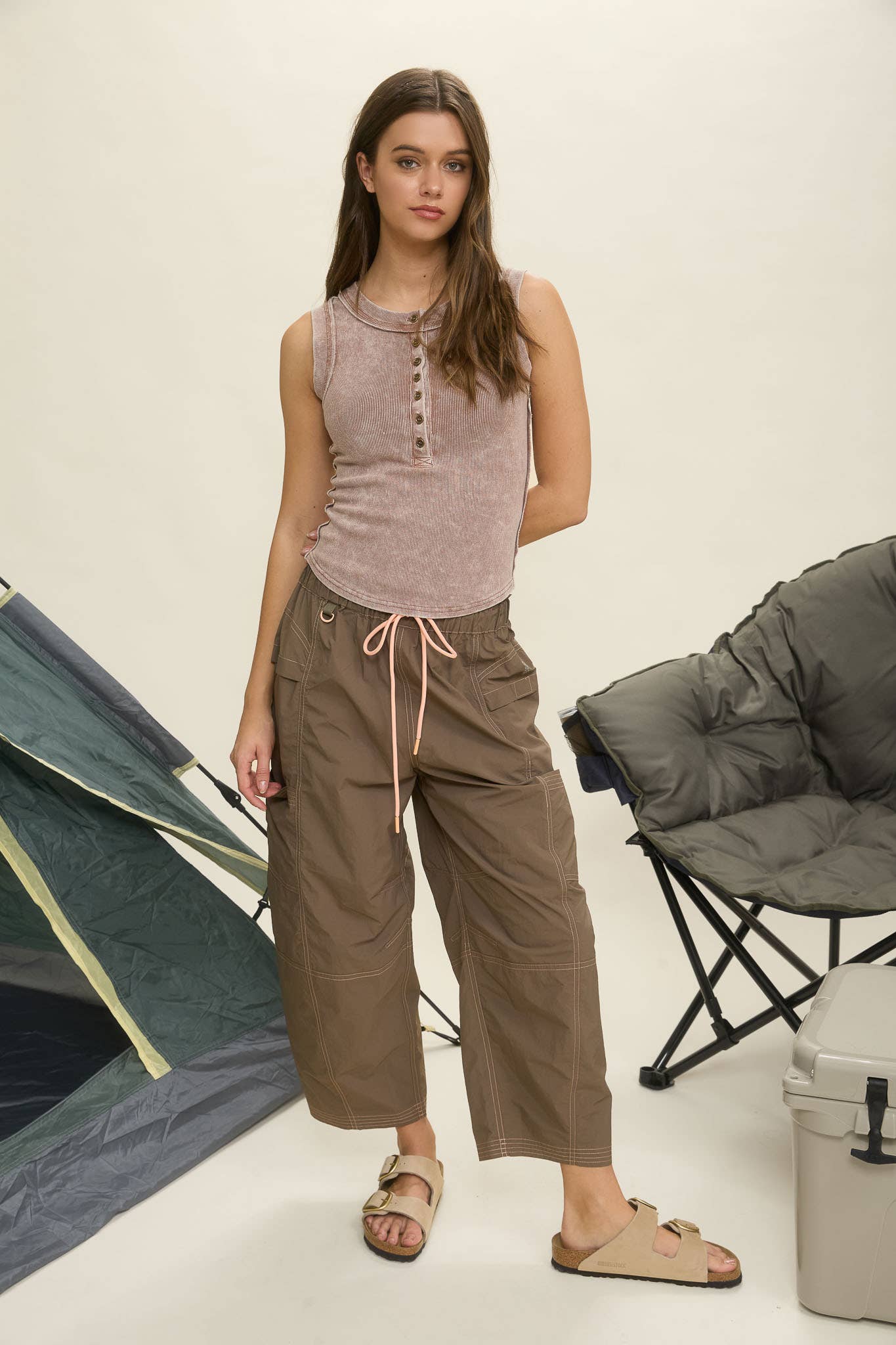 WASHED HENLEY SLEEVELESS EXPOSED SEAM KNIT TOP