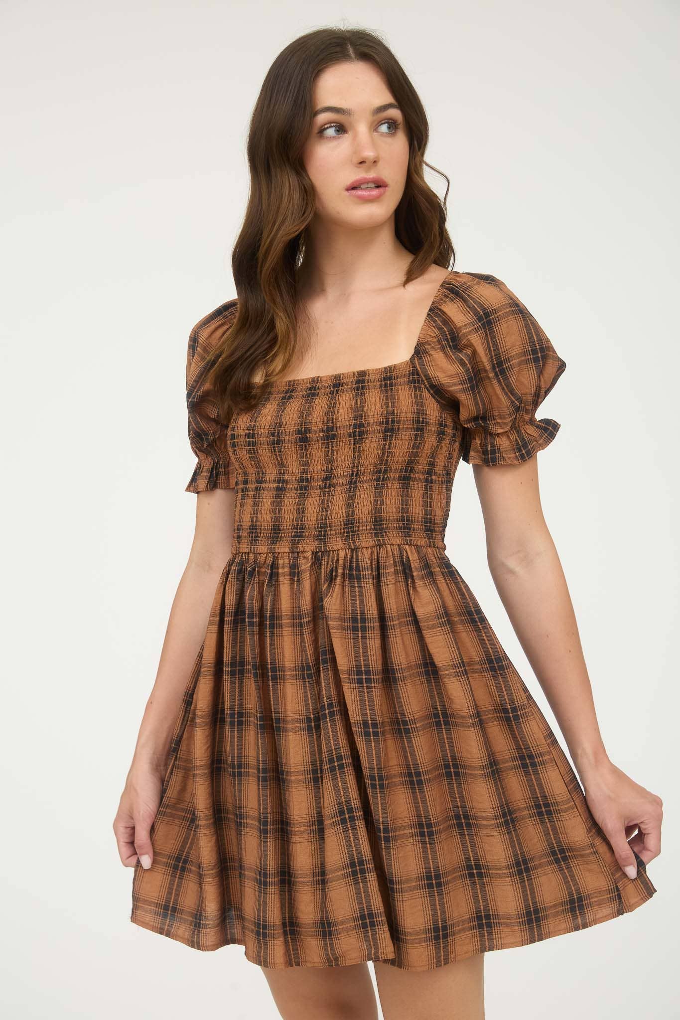 PLAID SMOCKED PUFF SLEEVE MIDI DRESS