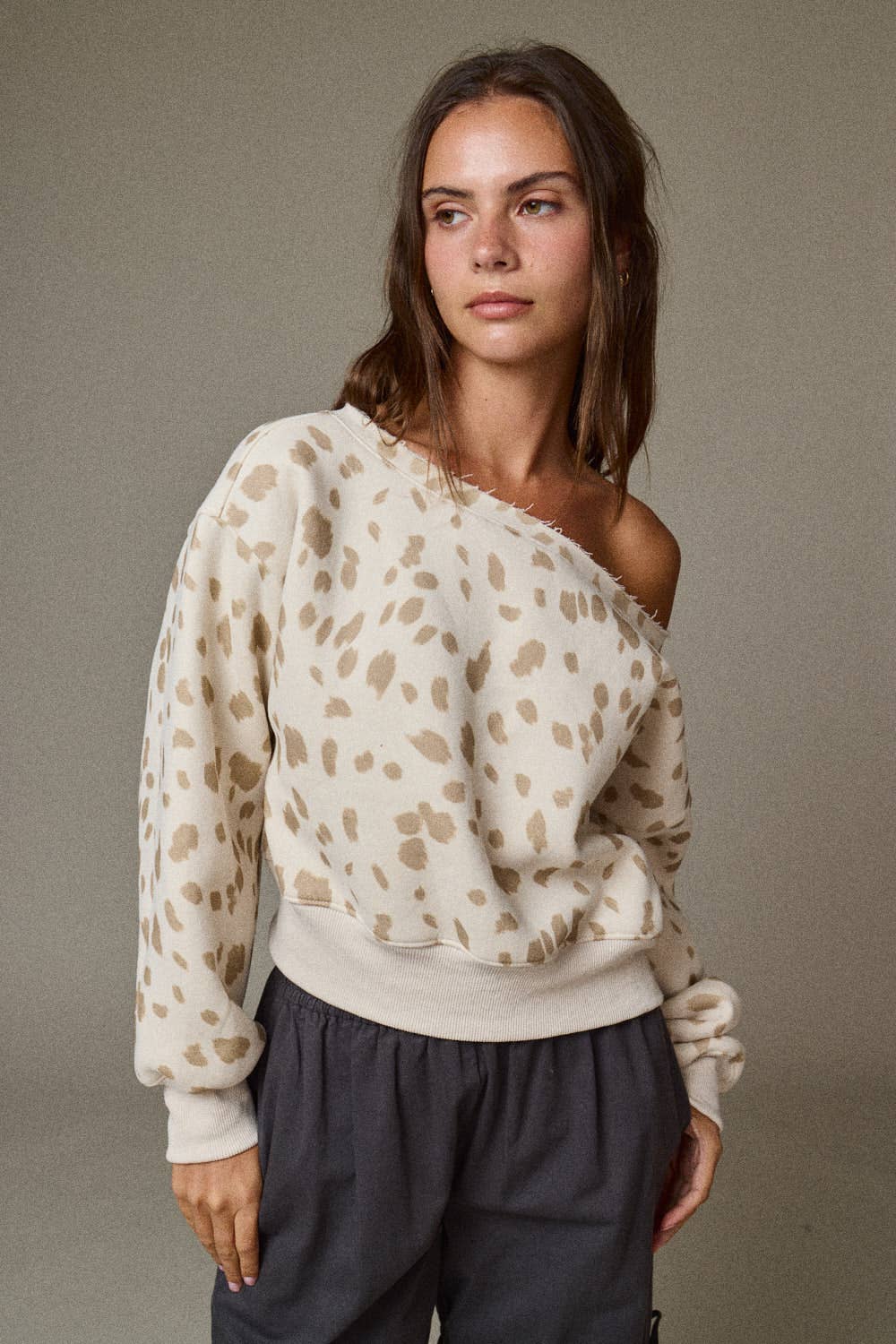 PT17835-3-ANIMAL PRINT BOAT NECK LS TOP