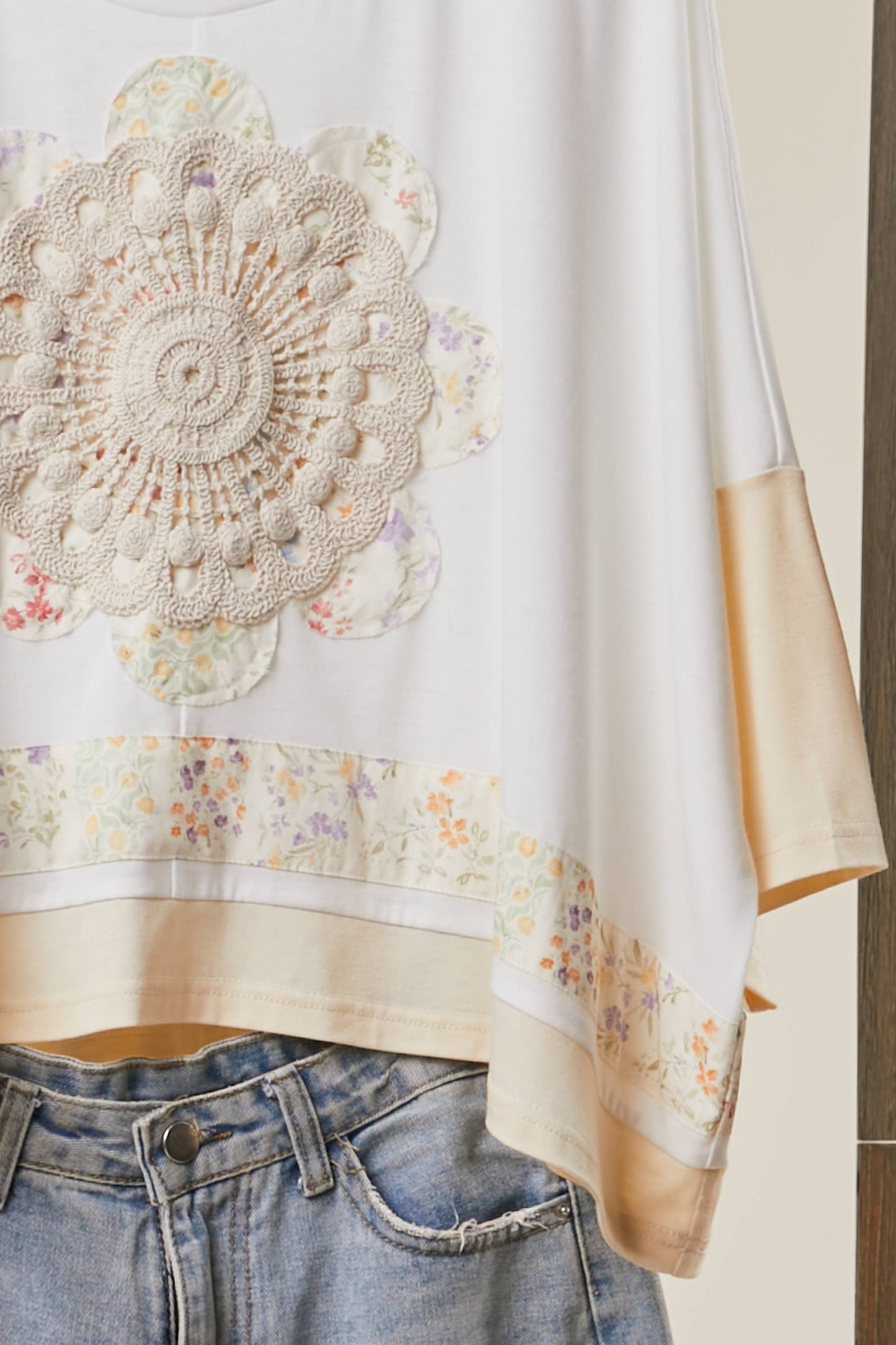 Mello. - LACE EMBROIDERED SHORT SLEEVES ROUND NECK TOP