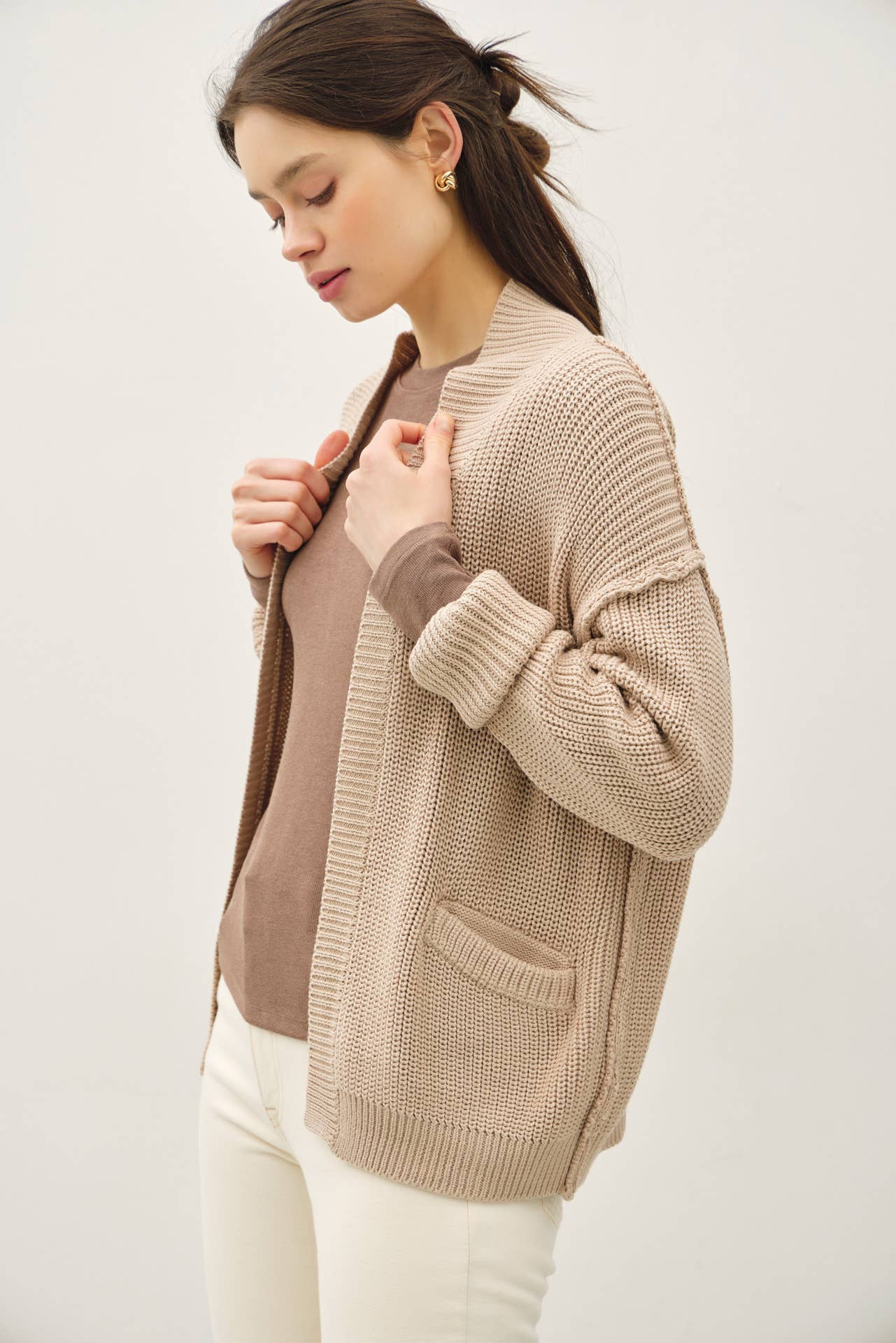CHUNKY RIBBED KNIT RAW SEAM CARDIGAN