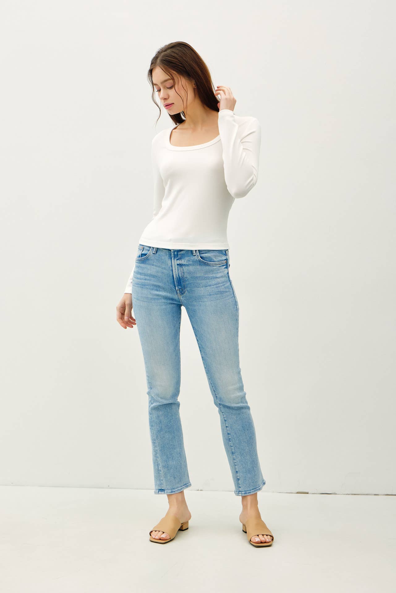 BASIC SCOOP NECK LONG SLEEVE TOP