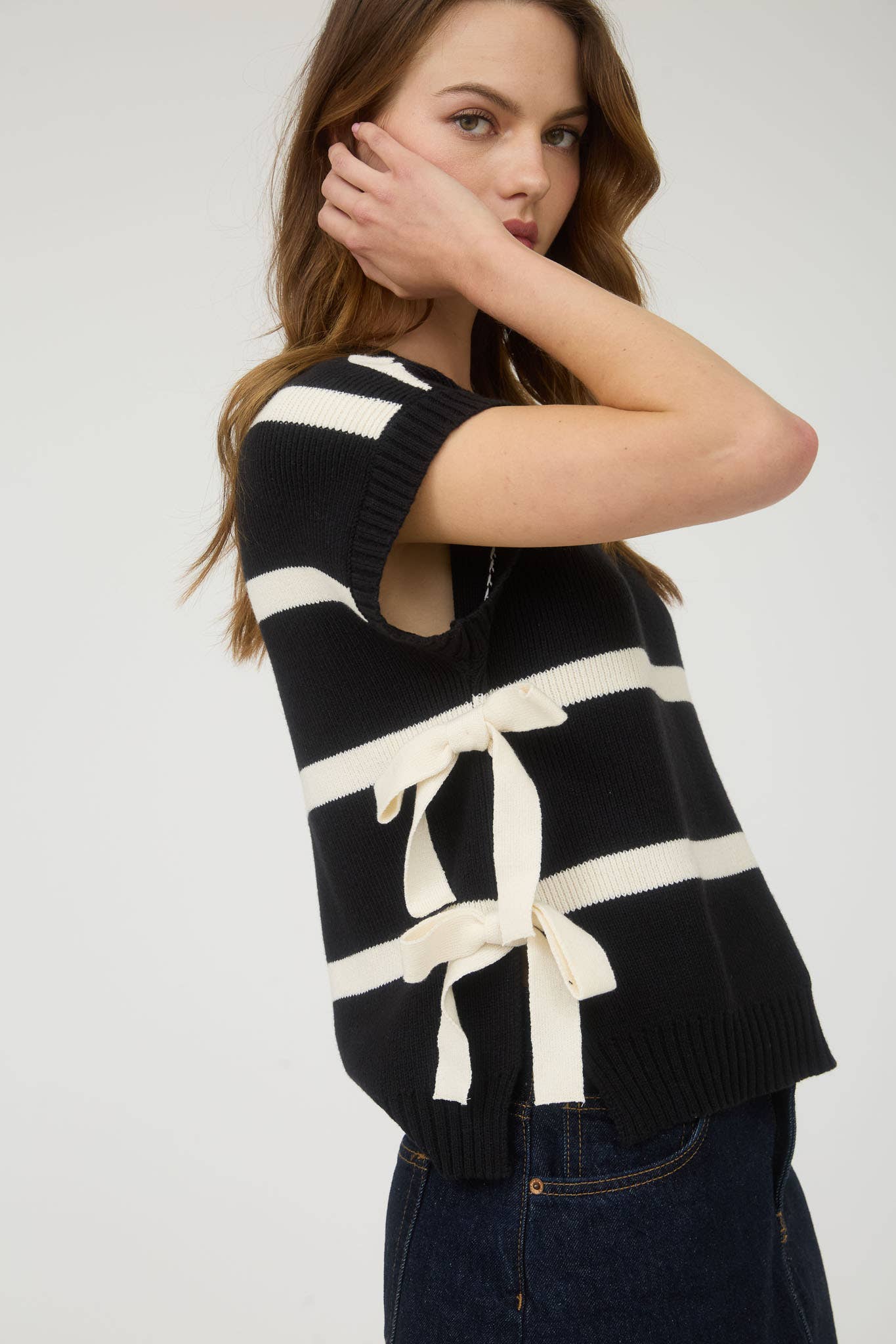 STRIPE SIDE TIE SHORT SLEEVE KNIT SWEATER