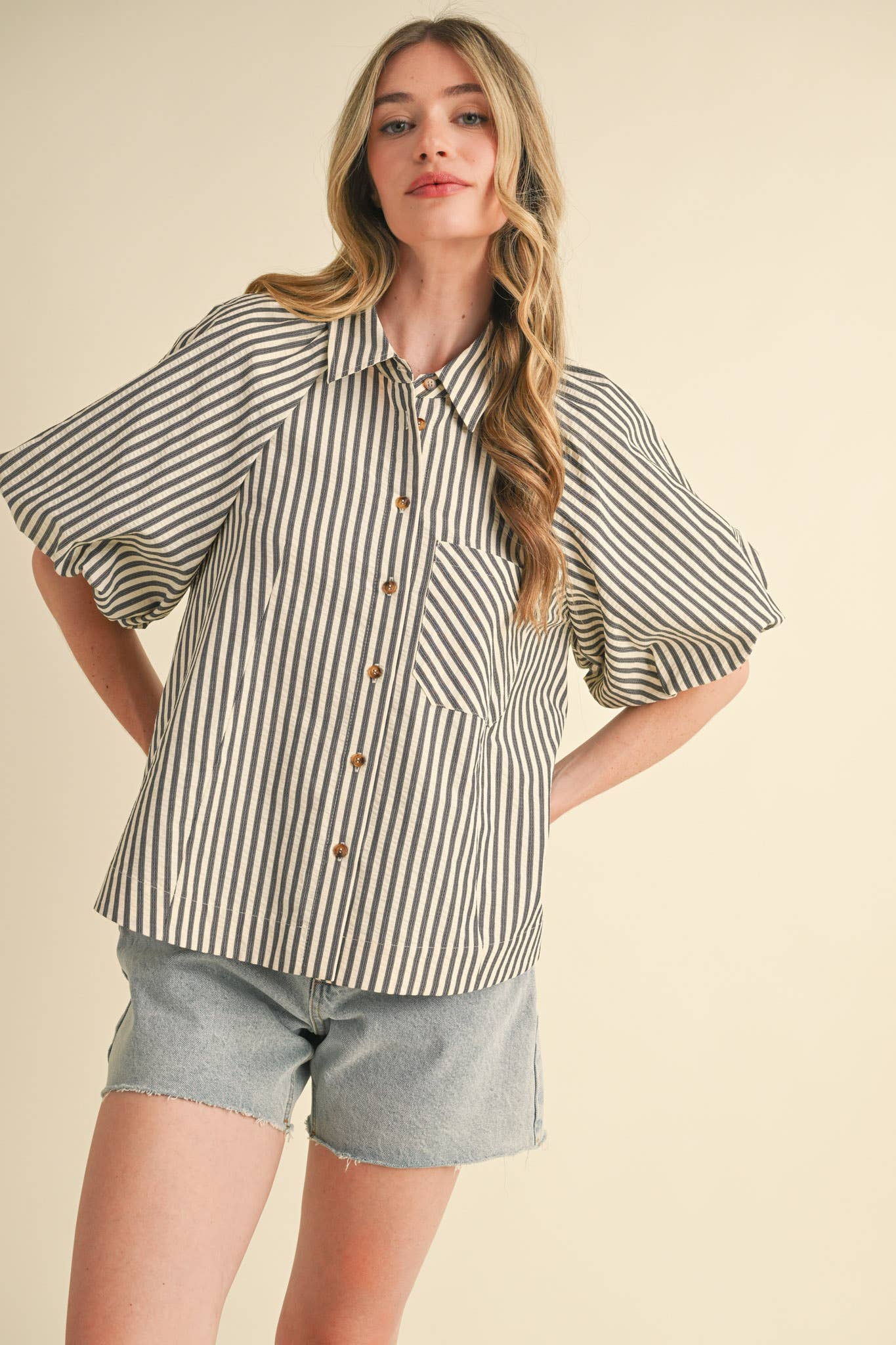 BUBBLE SLEEVE BUTTON DOWN TOP