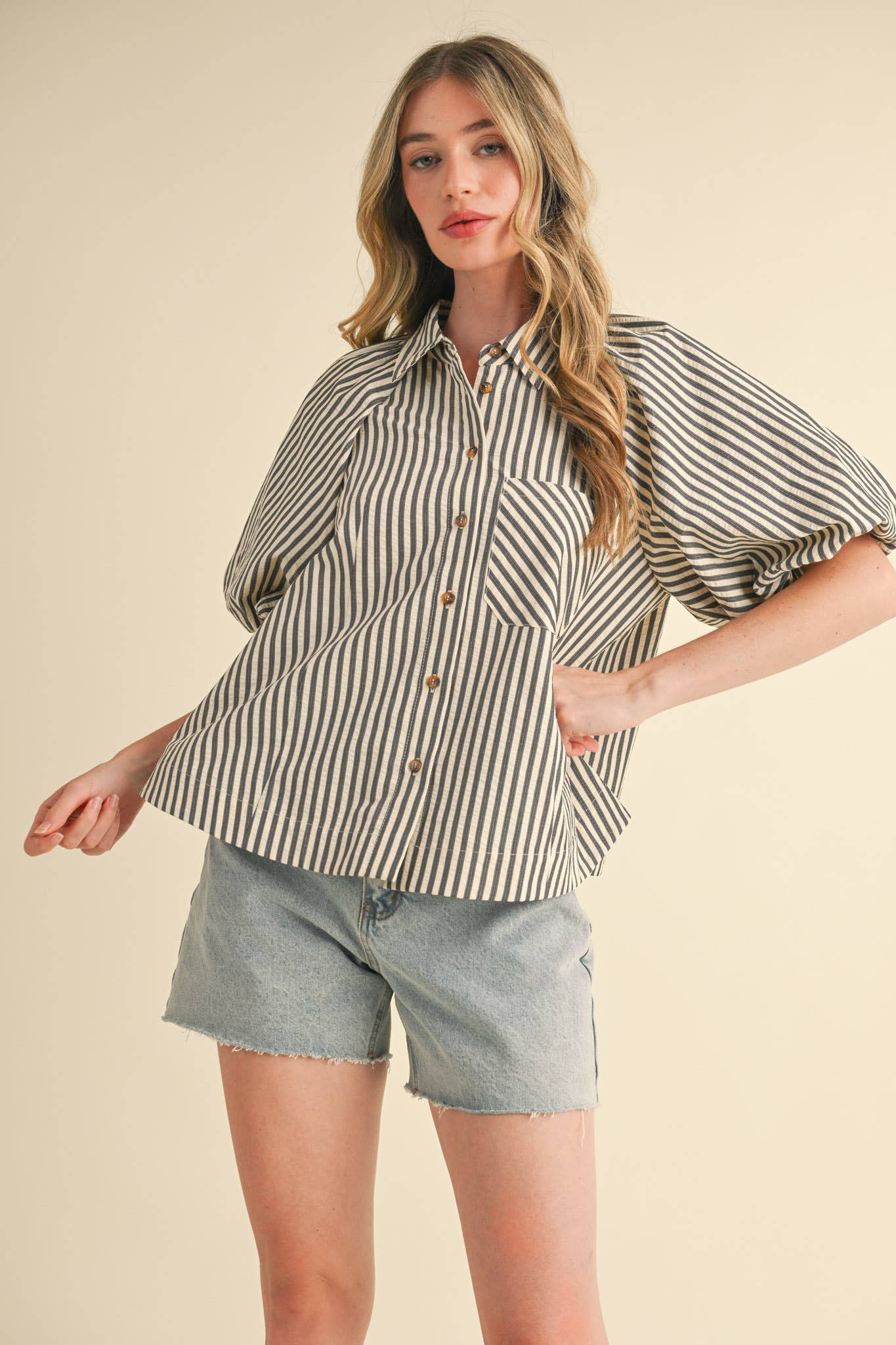 BUBBLE SLEEVE BUTTON DOWN TOP