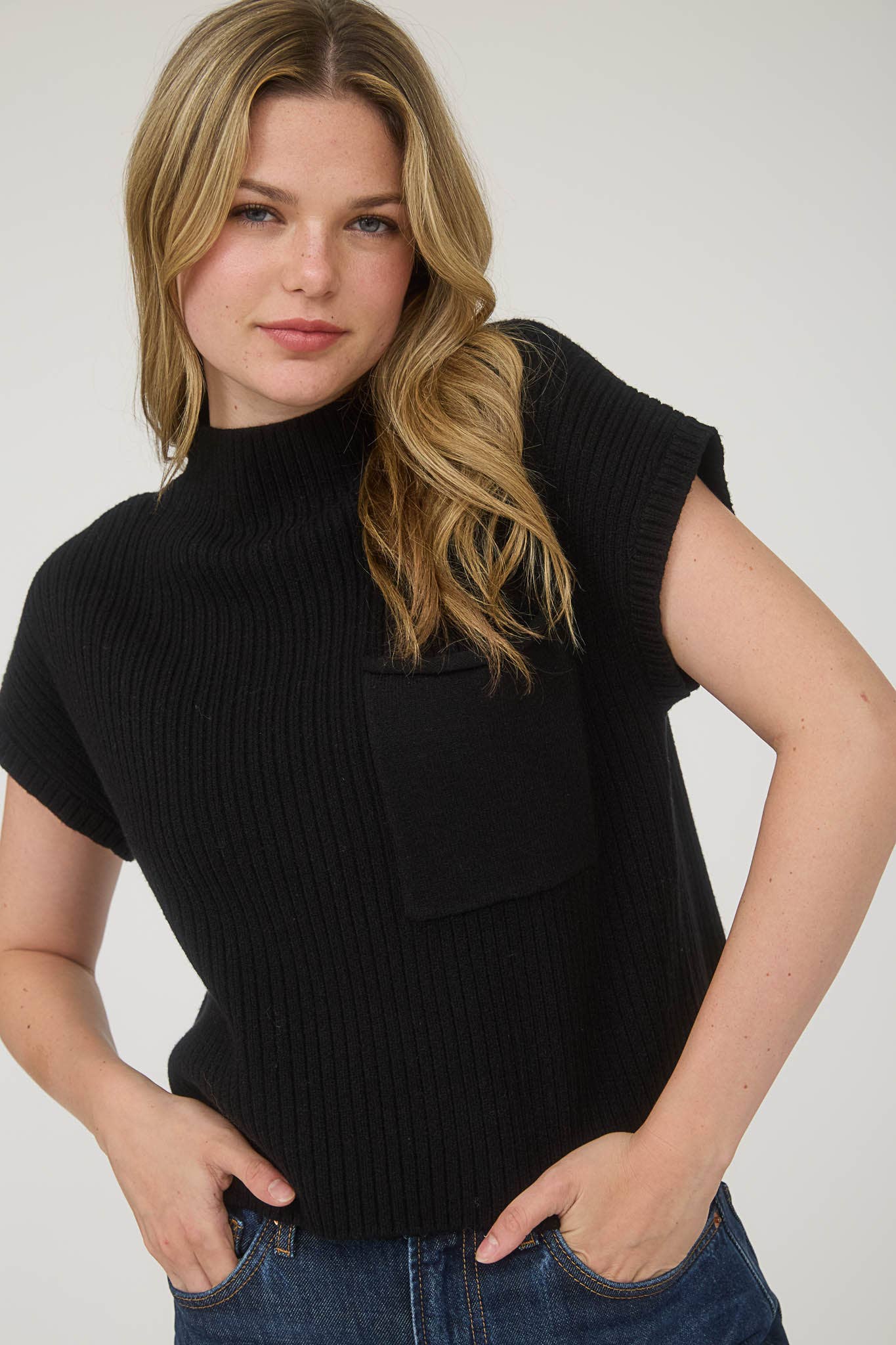 MOCK NECK POCKET DETAIL SHORT SLEEVE KNIT SWEATER: DENIM BLUE