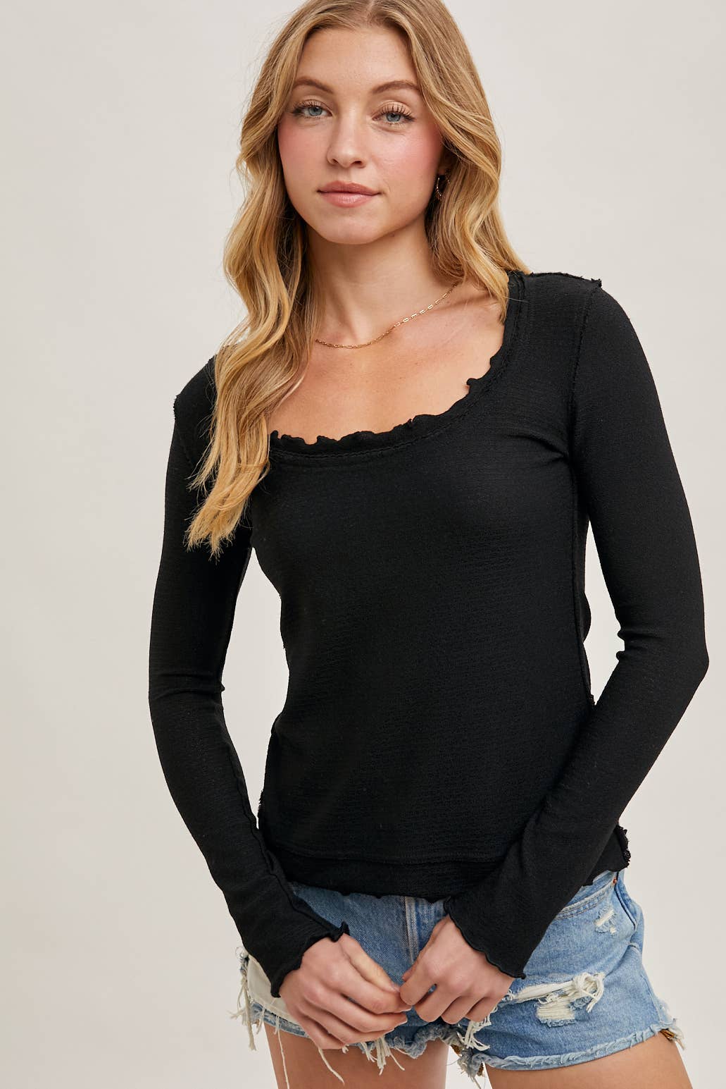 SCOOP NECK EXPOSED SEAM KNIT LONG SLEEVE TOP