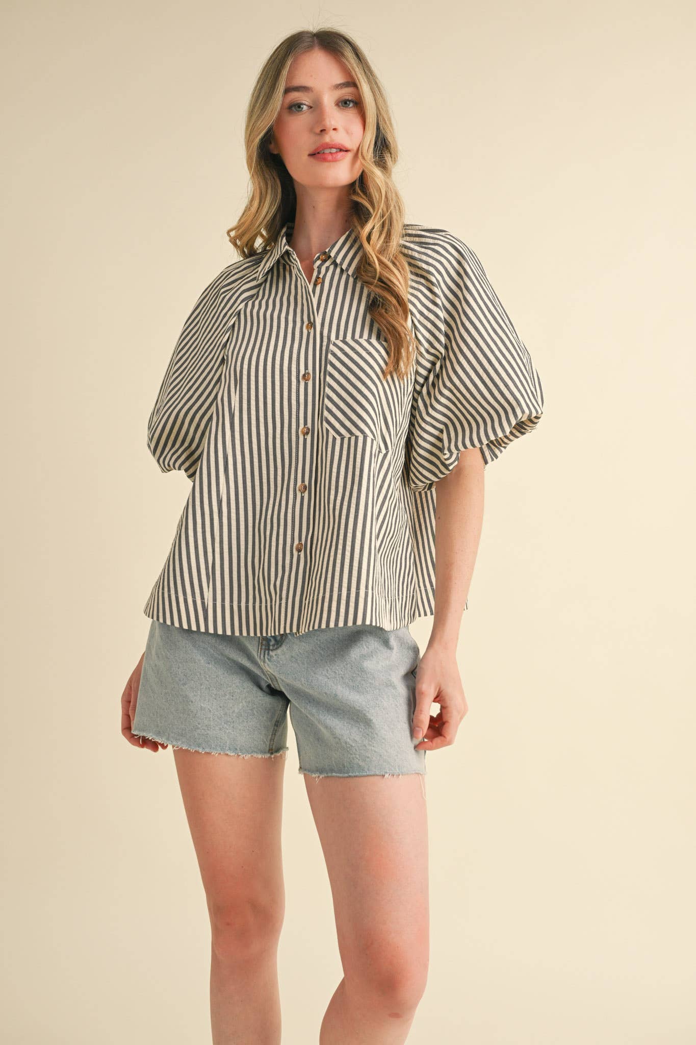 BUBBLE SLEEVE BUTTON DOWN TOP