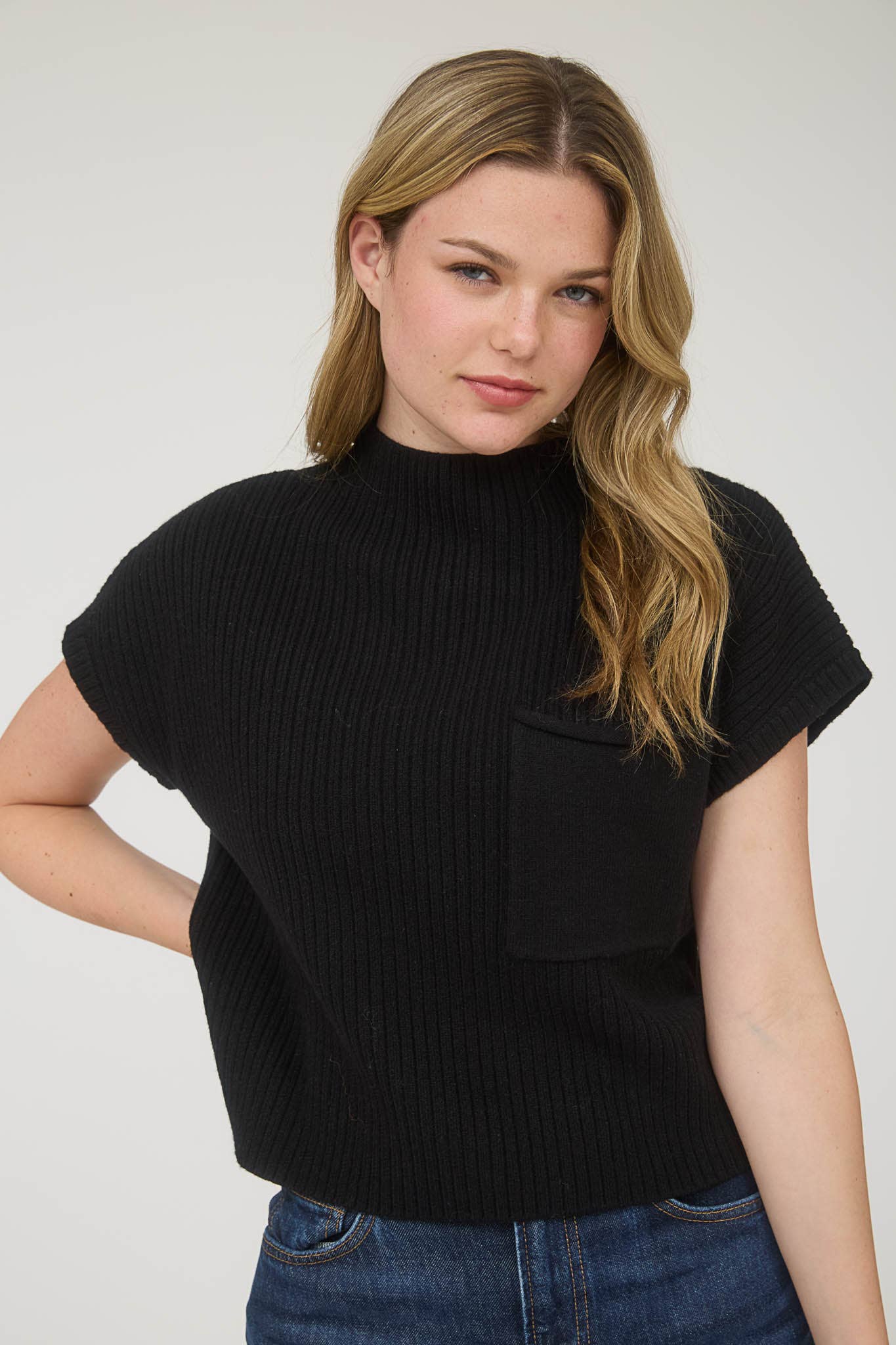 MOCK NECK POCKET DETAIL SHORT SLEEVE KNIT SWEATER: DENIM BLUE