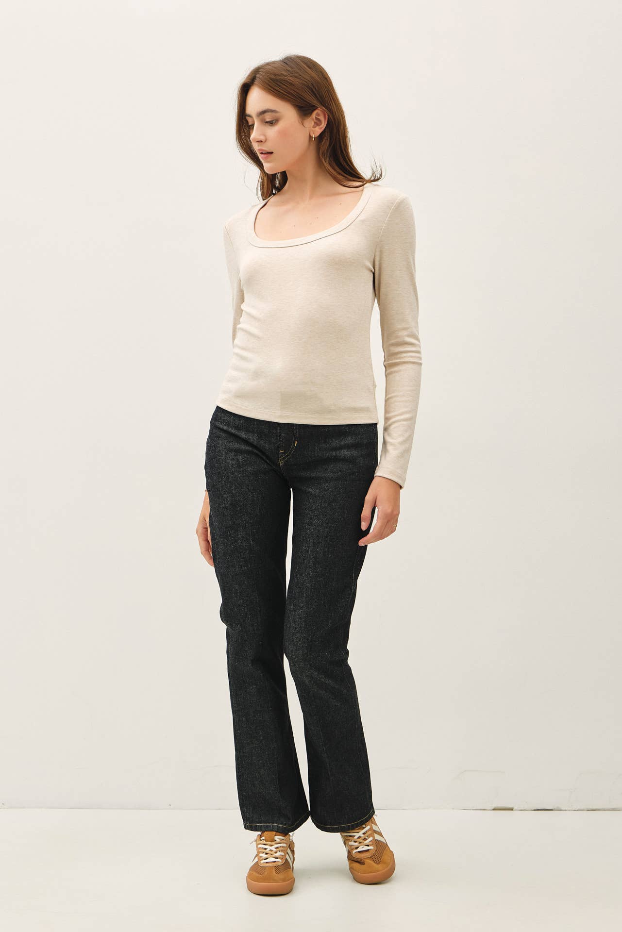 BASIC SCOOP NECK LONG SLEEVE TOP