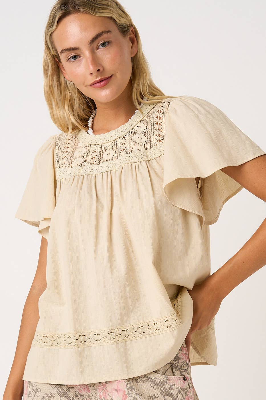mittoshop - LACE DETAIL SHORT FLUTTER SLEEVE TOP