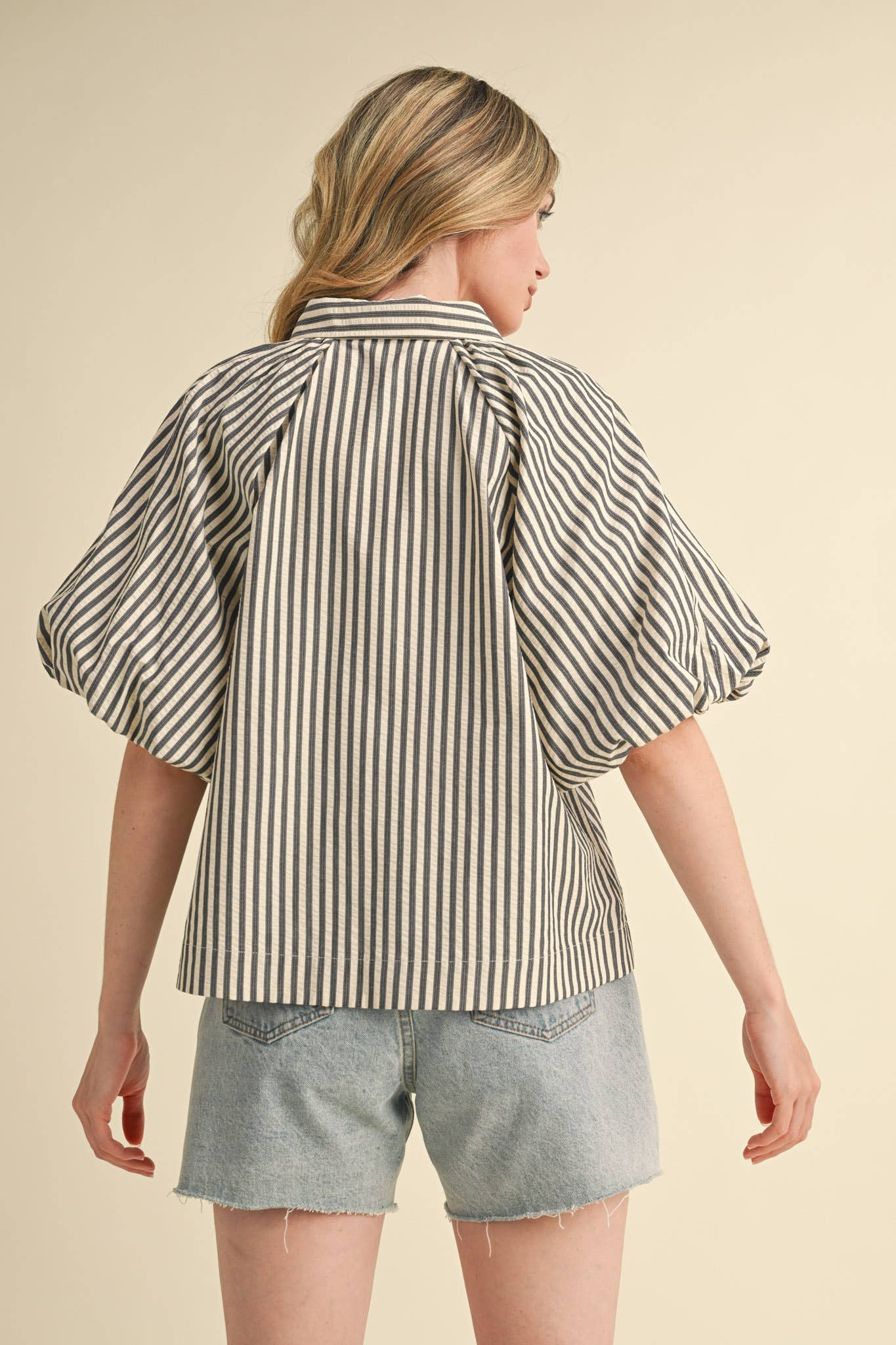 BUBBLE SLEEVE BUTTON DOWN TOP