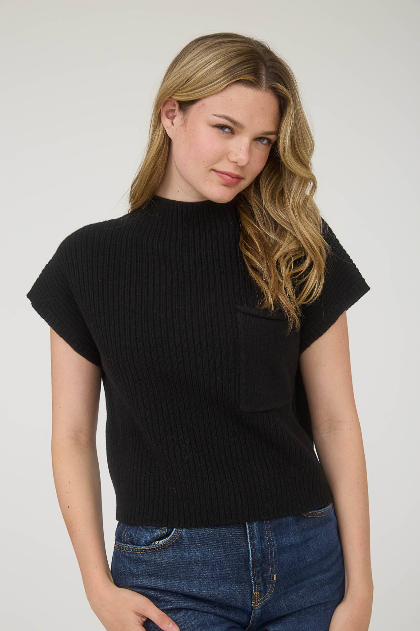 MOCK NECK POCKET DETAIL SHORT SLEEVE KNIT SWEATER: DENIM BLUE
