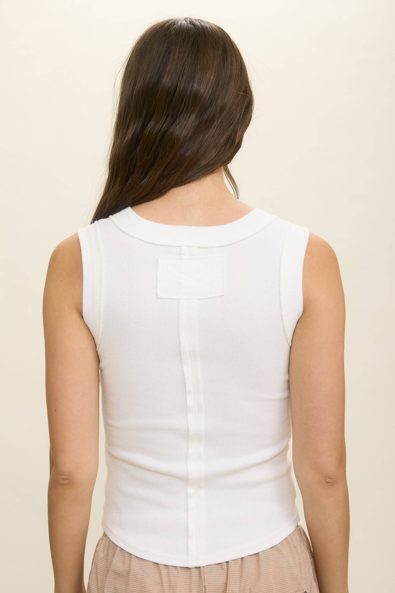 WASHED HENLEY SLEEVELESS EXPOSED SEAM KNIT TOP