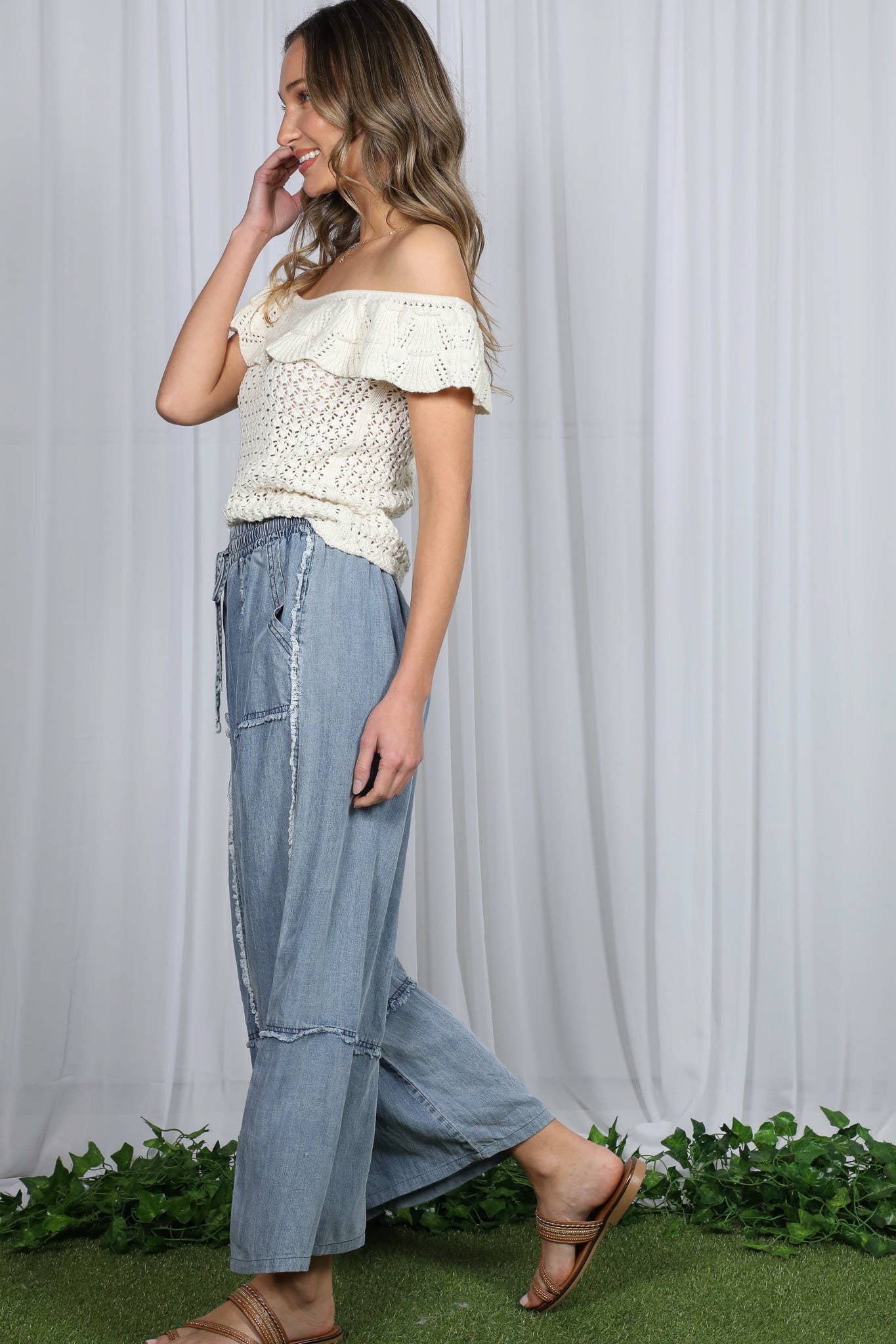 Vine & Love - Washed Casual Denim Wide Leg Elastic Band Crop Pants VP83027