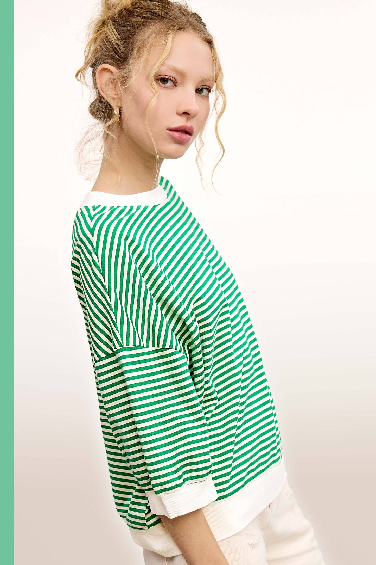 MCT7688-Loose Fit Striped Short Sleeve Crew Neckline Top