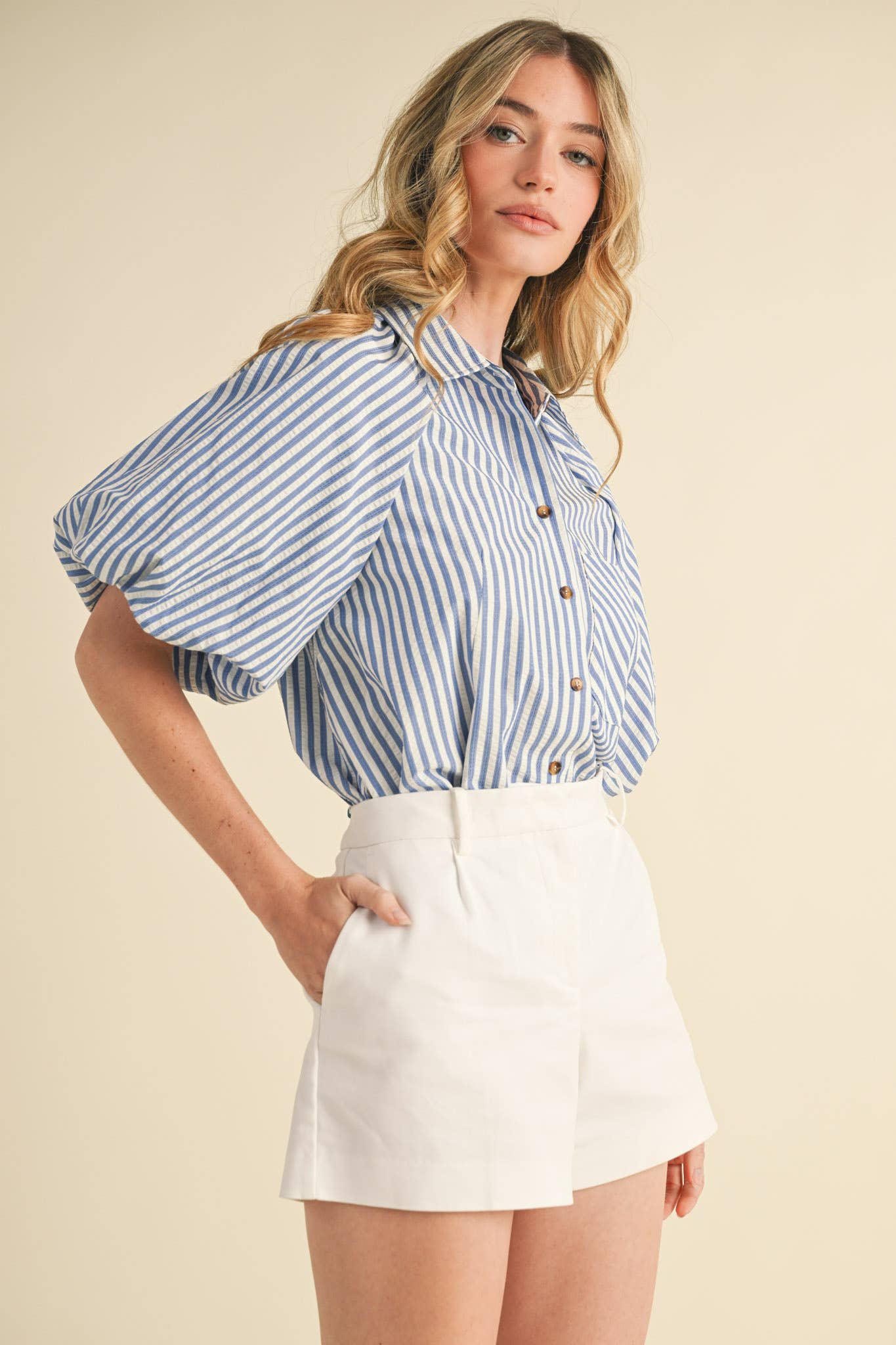BUBBLE SLEEVE BUTTON DOWN TOP