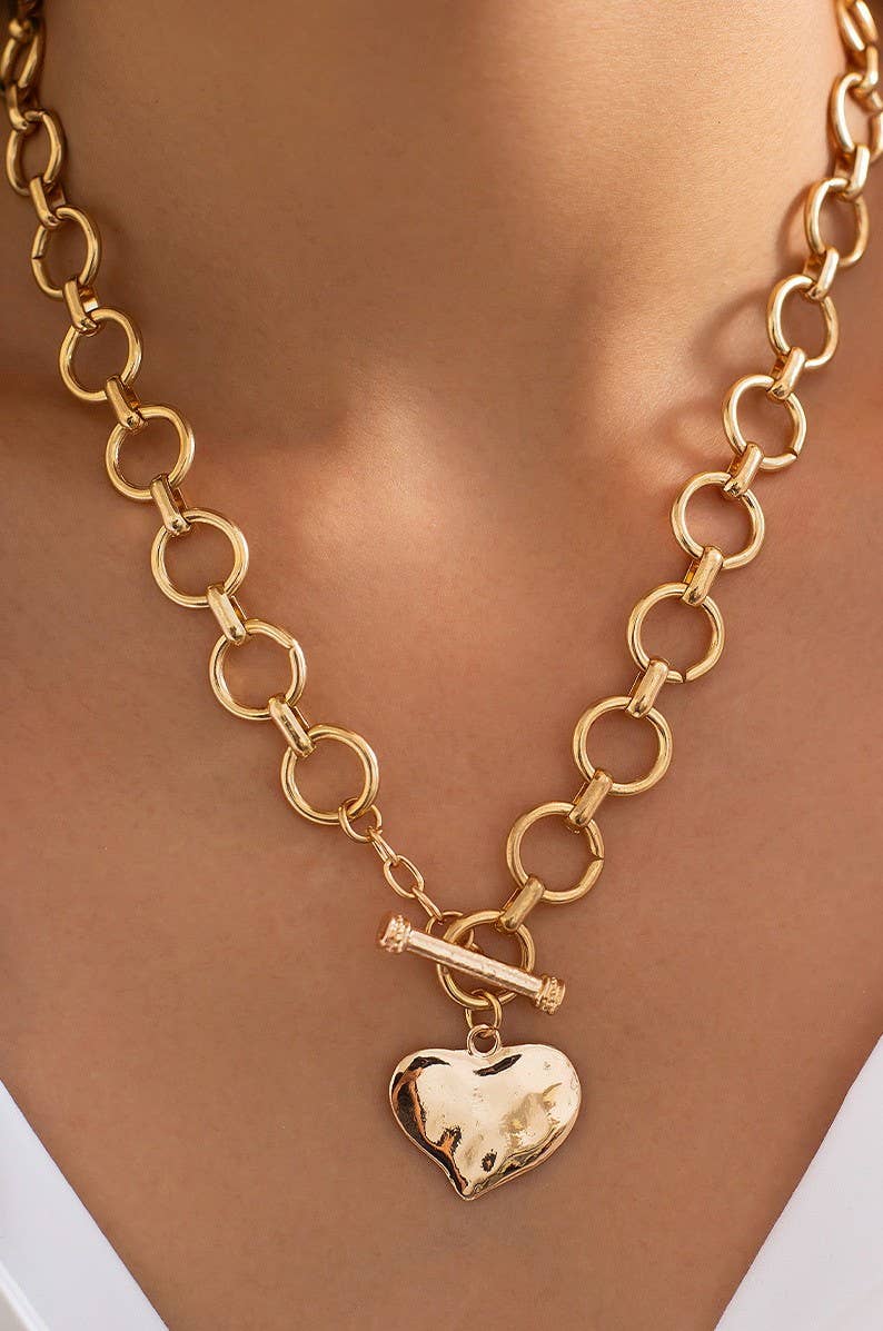 NOTABLE HAMMERED HEART FRONT TOGGLE NECKLACE | 40NK9476