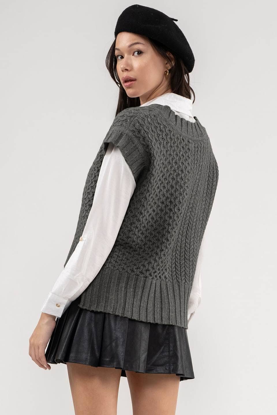 SPLIT CONTRAST KNIT SWEATER VEST