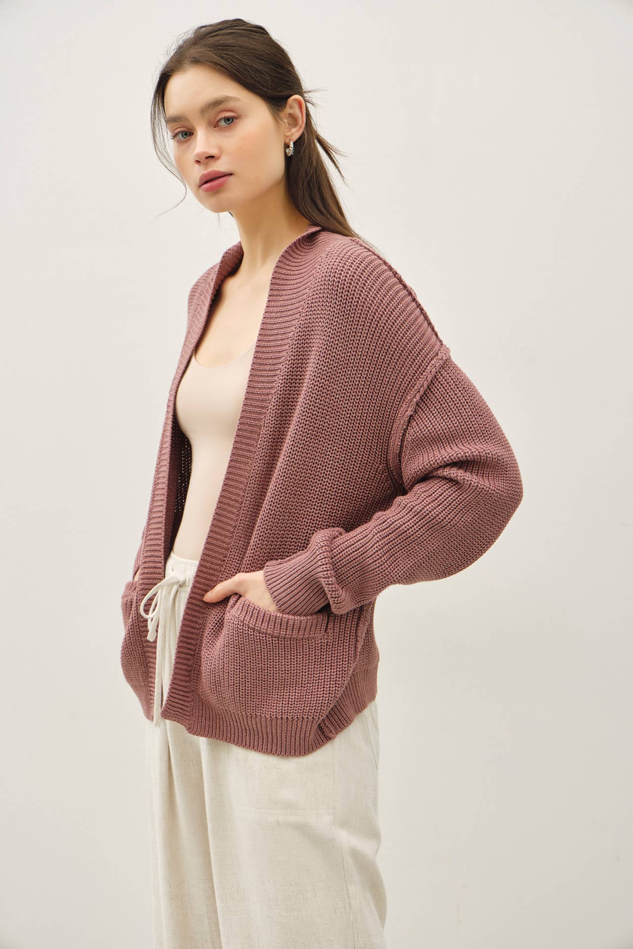 CHUNKY RIBBED KNIT RAW SEAM CARDIGAN