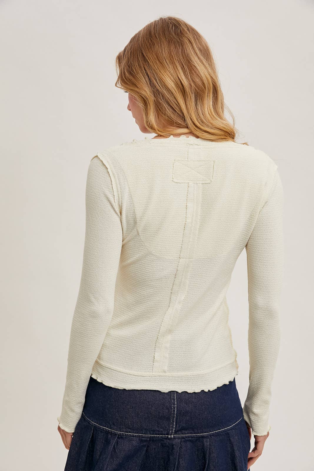 SCOOP NECK EXPOSED SEAM KNIT LONG SLEEVE TOP