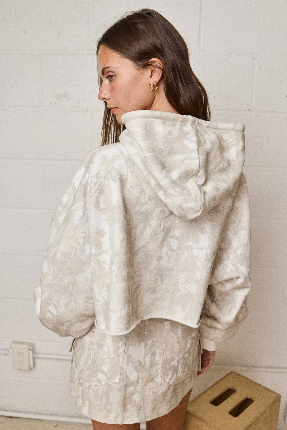 PT19161-3 - CAMO CROPPED HOODIE TOP