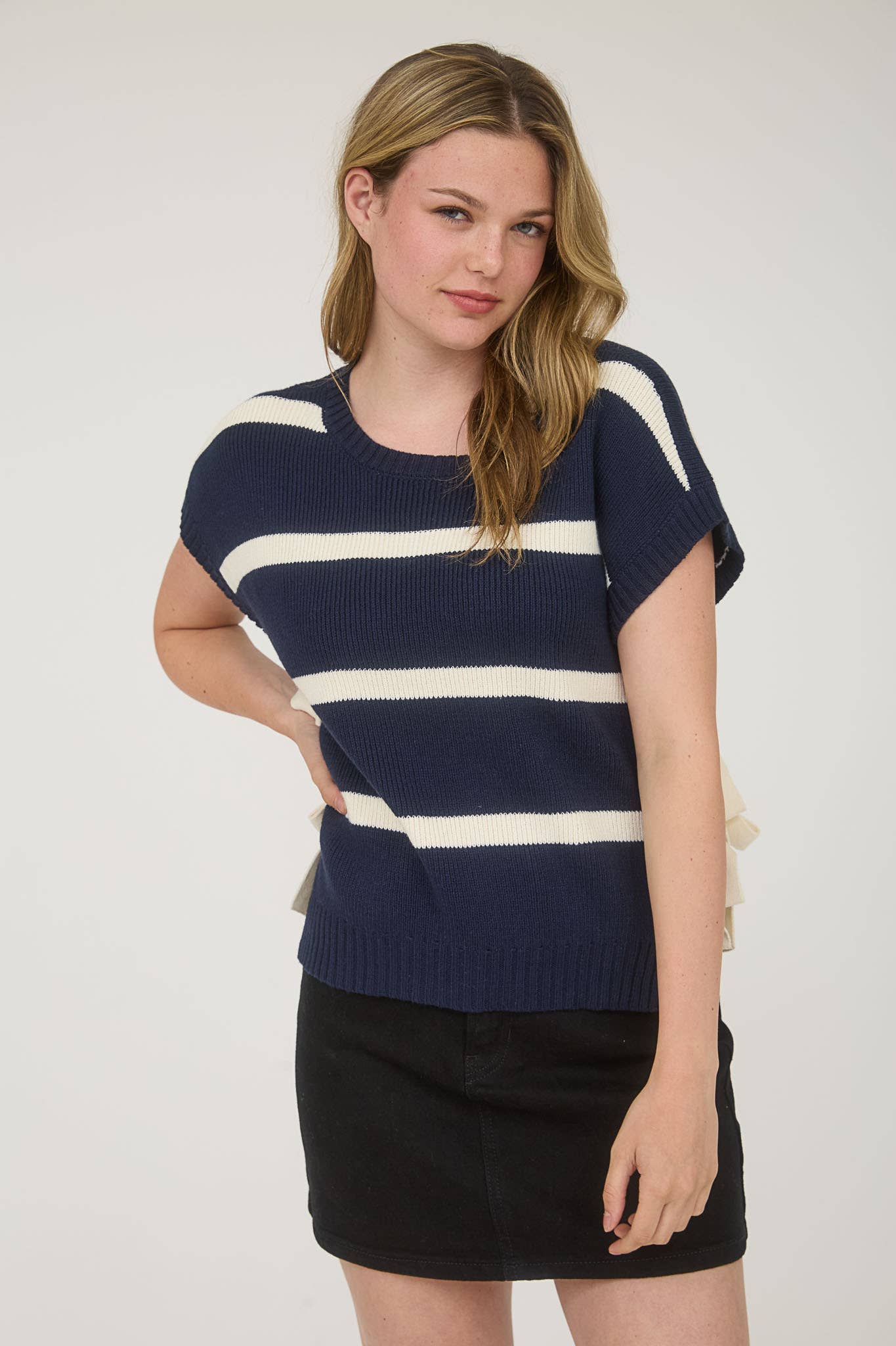 STRIPE SIDE TIE SHORT SLEEVE KNIT SWEATER