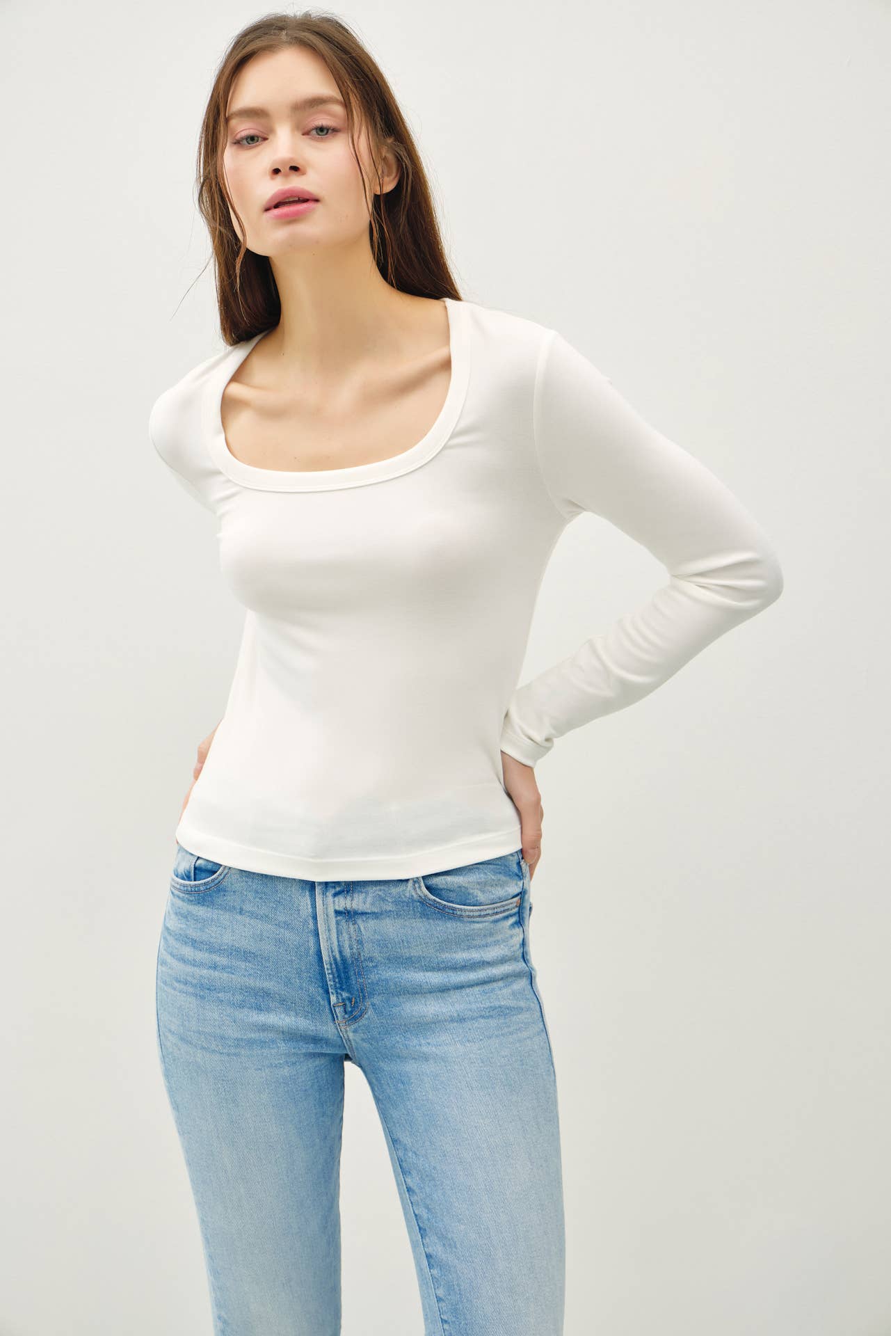 BASIC SCOOP NECK LONG SLEEVE TOP