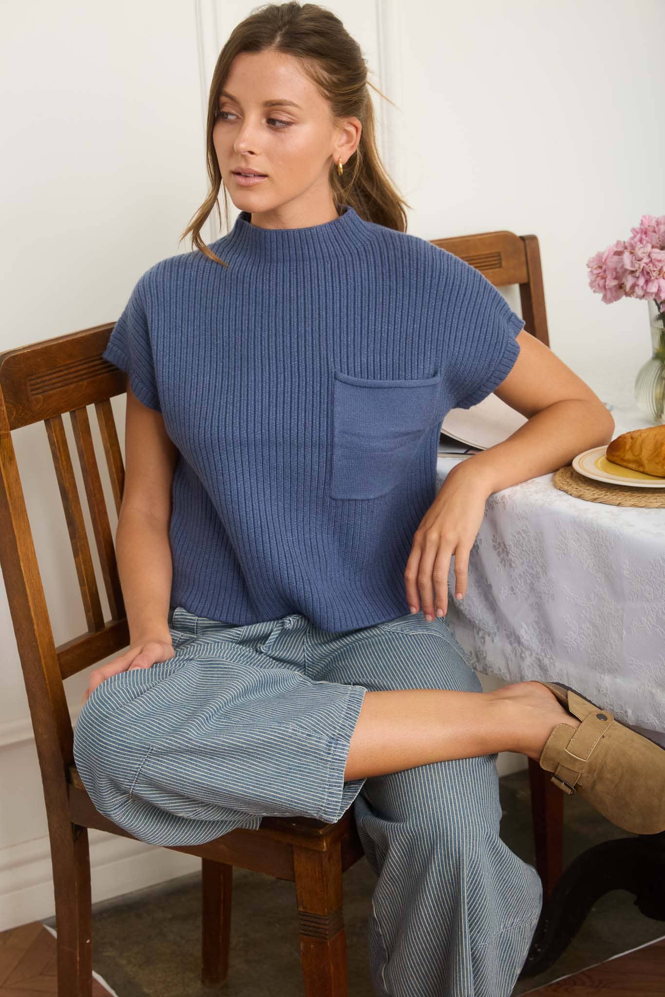 MOCK NECK POCKET DETAIL SHORT SLEEVE KNIT SWEATER: DENIM BLUE