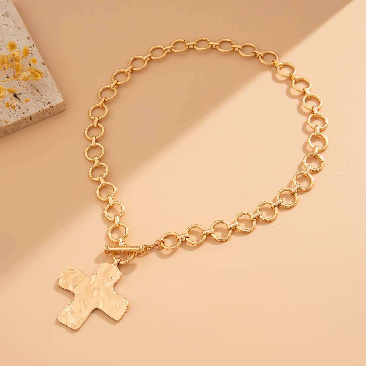 NOTABLE HAMMERED CROSS FRONT TOGGLE NECKLACE | 40NK9474