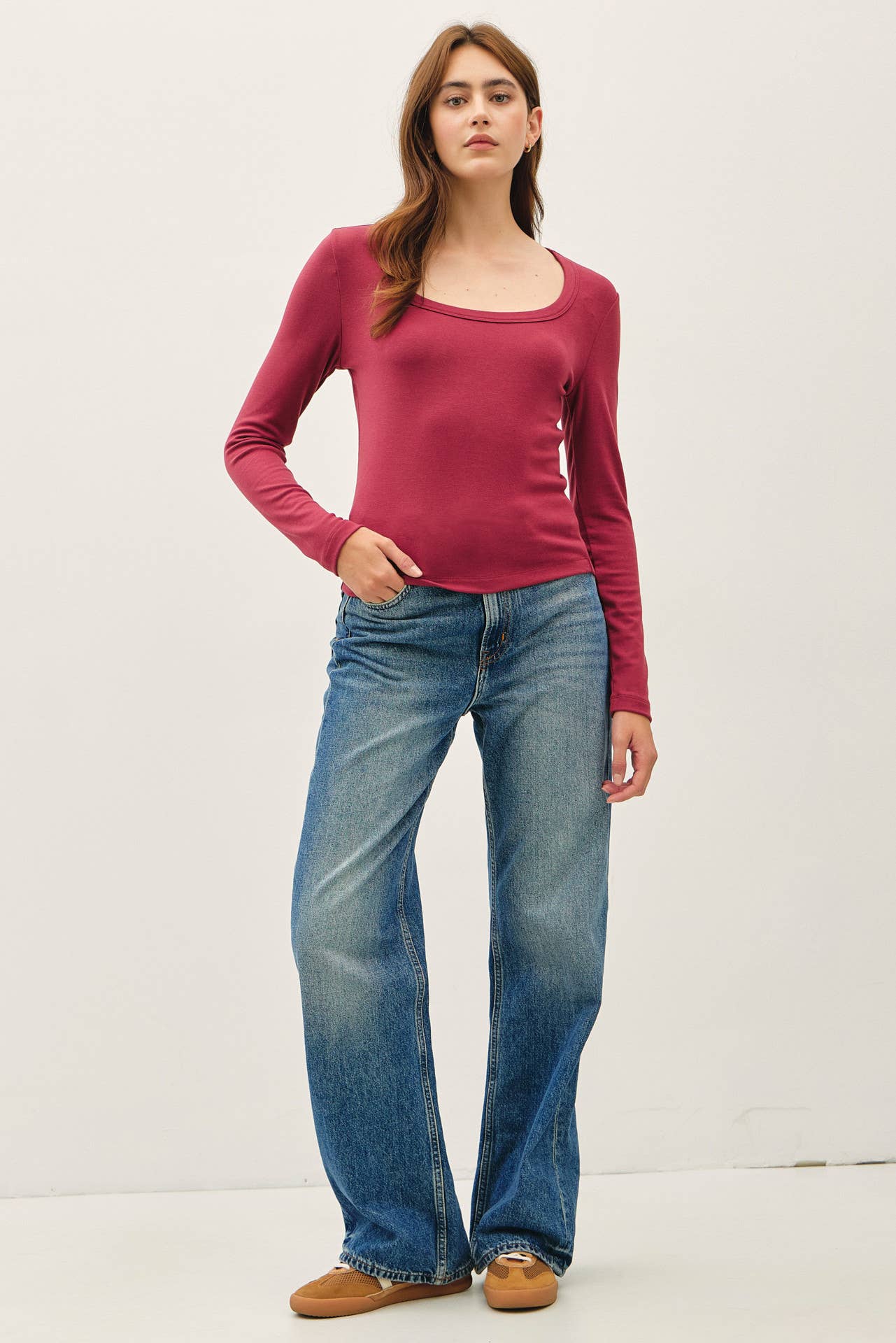 BASIC SCOOP NECK LONG SLEEVE TOP