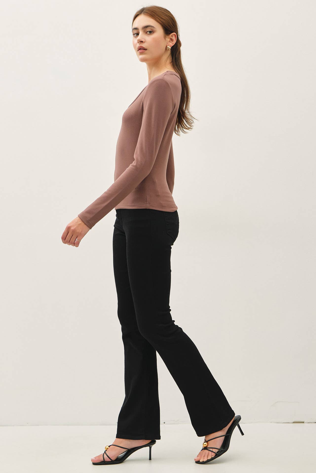 BASIC SCOOP NECK LONG SLEEVE TOP
