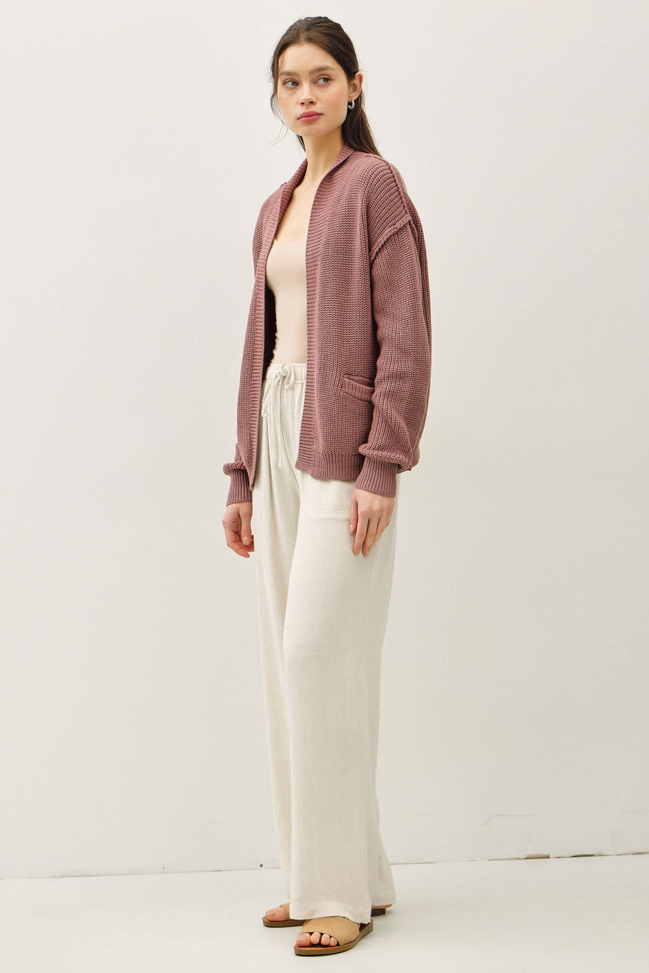 CHUNKY RIBBED KNIT RAW SEAM CARDIGAN