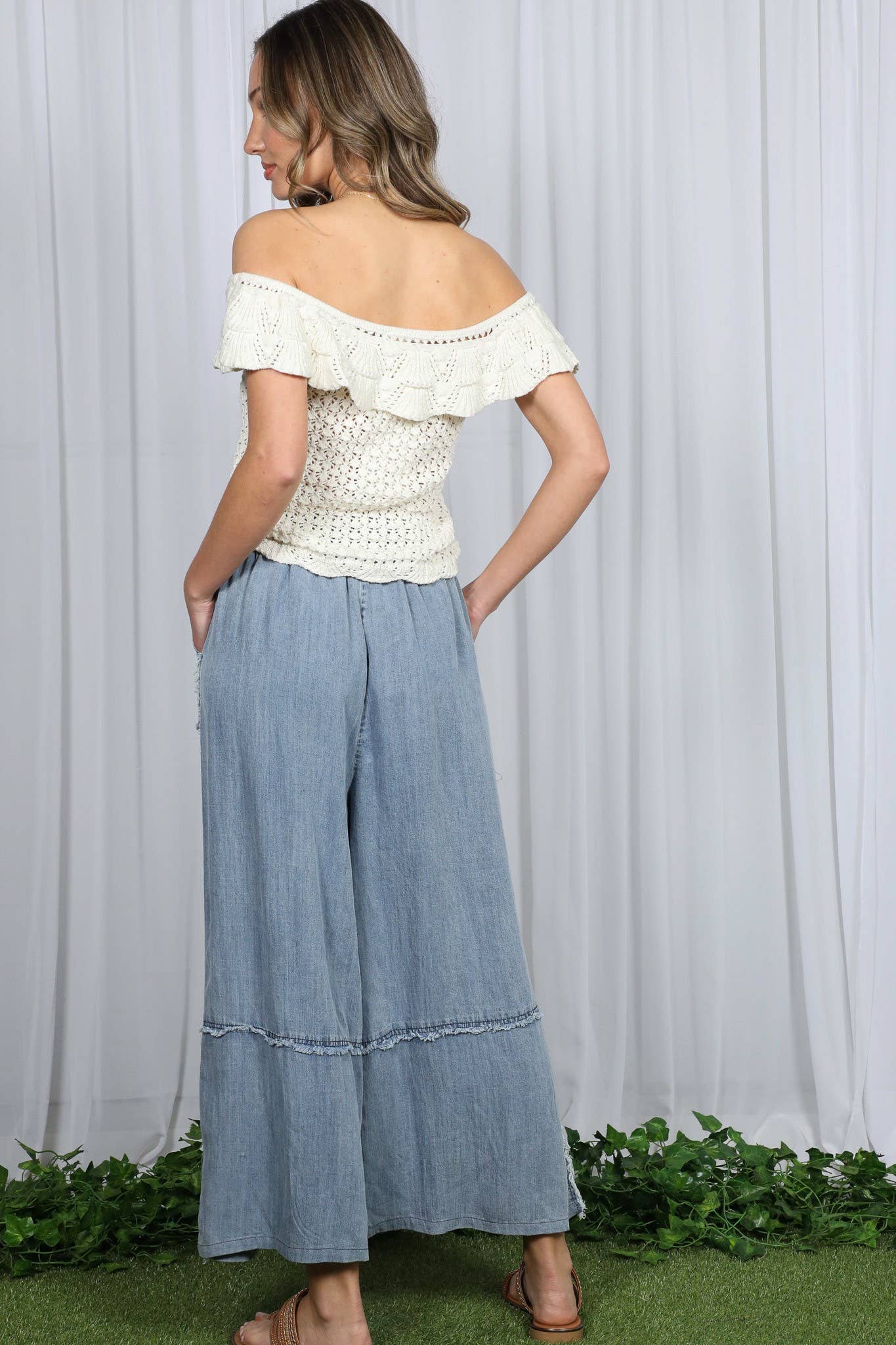 Vine & Love - Washed Casual Denim Wide Leg Elastic Band Crop Pants VP83027