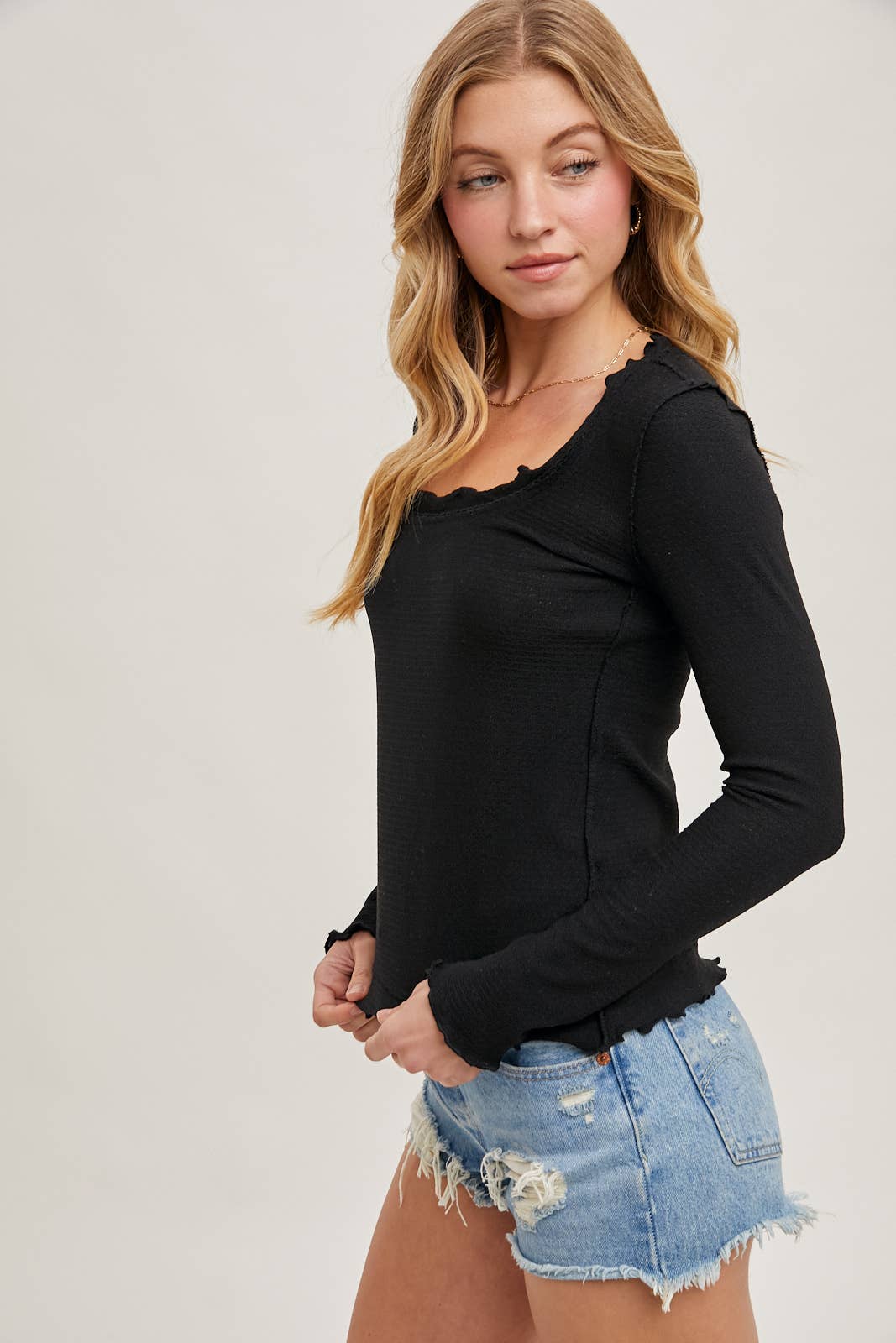 SCOOP NECK EXPOSED SEAM KNIT LONG SLEEVE TOP