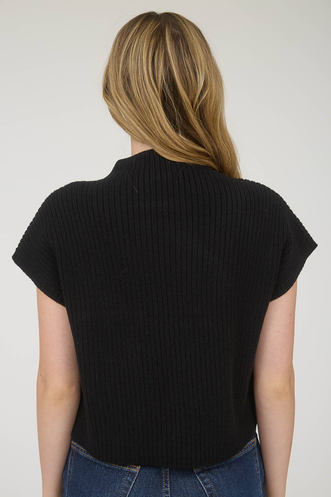 MOCK NECK POCKET DETAIL SHORT SLEEVE KNIT SWEATER: DENIM BLUE