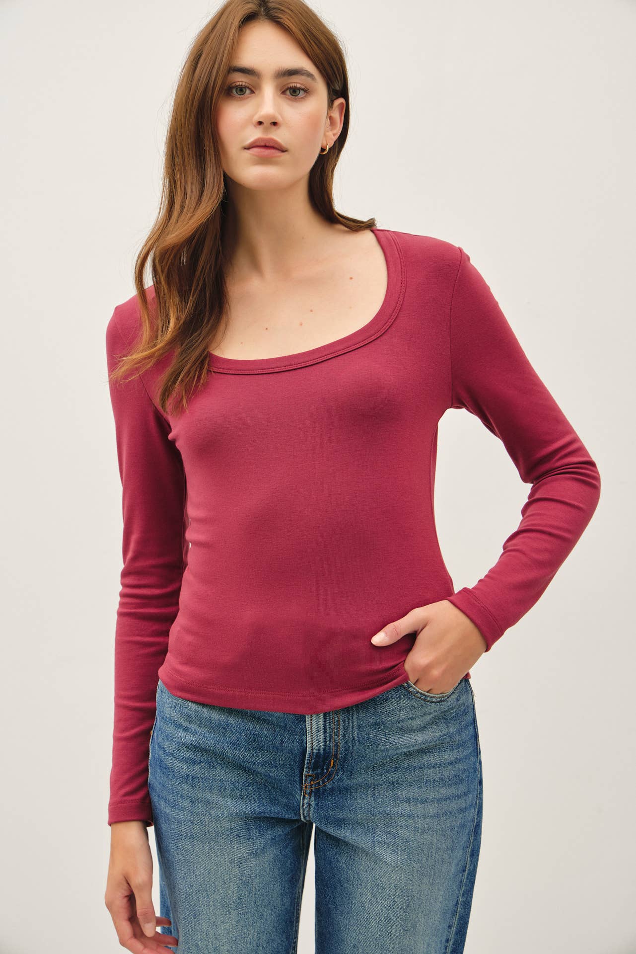 BASIC SCOOP NECK LONG SLEEVE TOP
