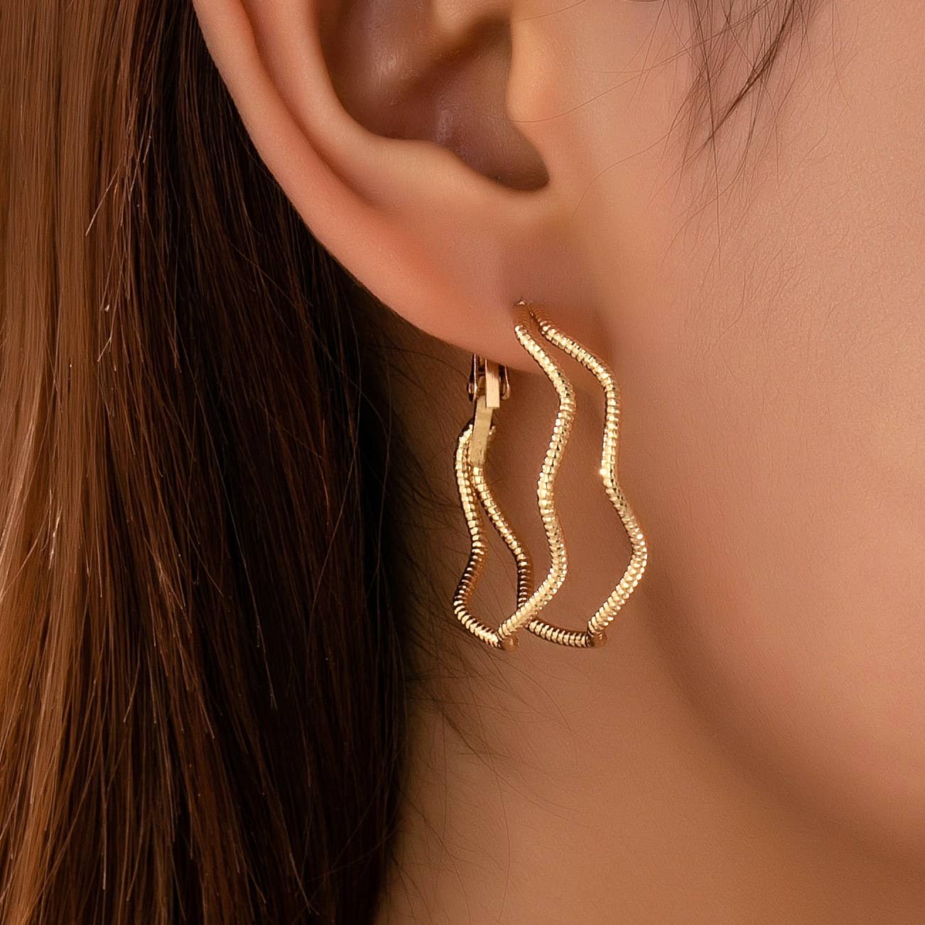 JOSSLYN by wall to wall - Textured Wavy Gold Hoop Earrings | 80E61896