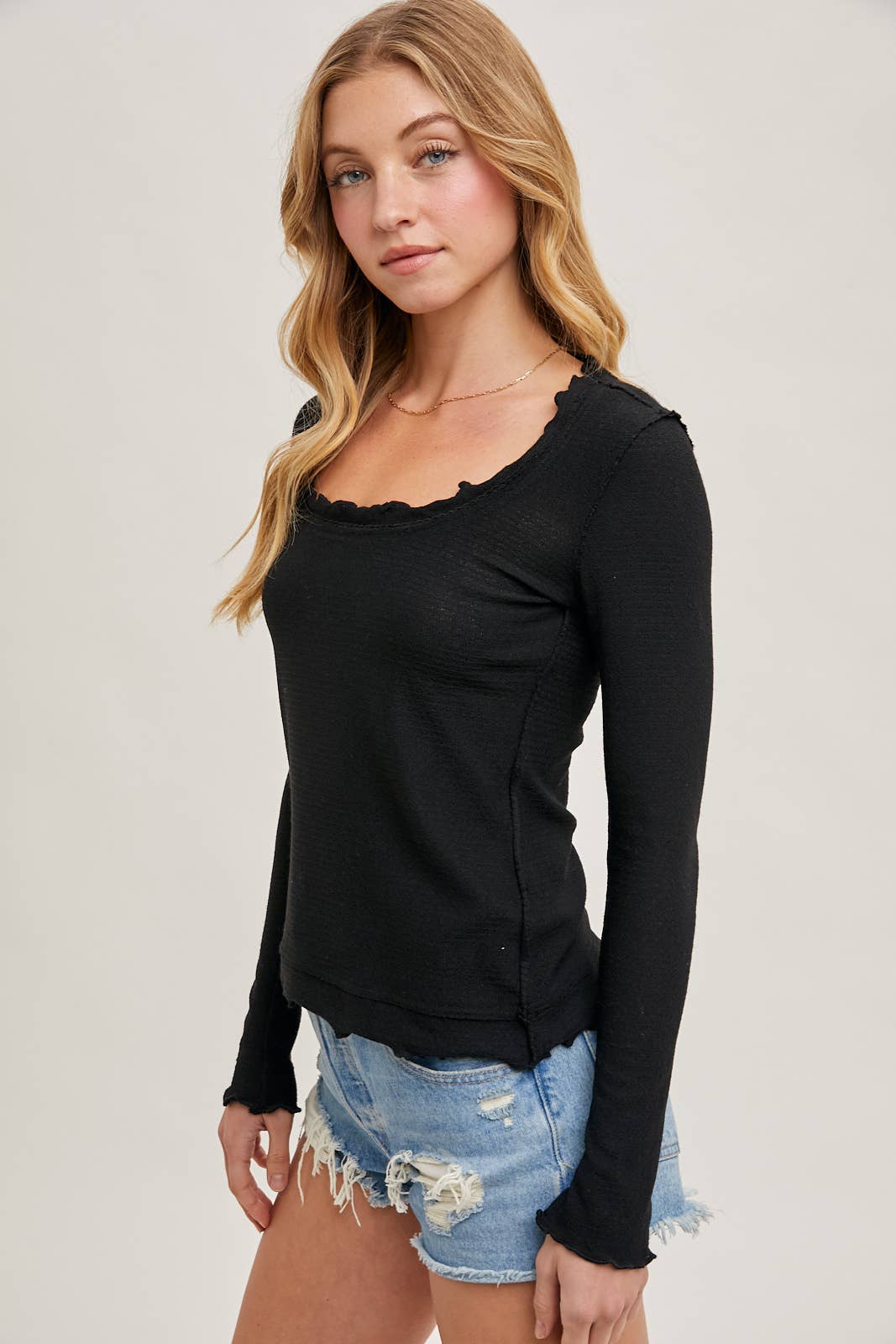 SCOOP NECK EXPOSED SEAM KNIT LONG SLEEVE TOP