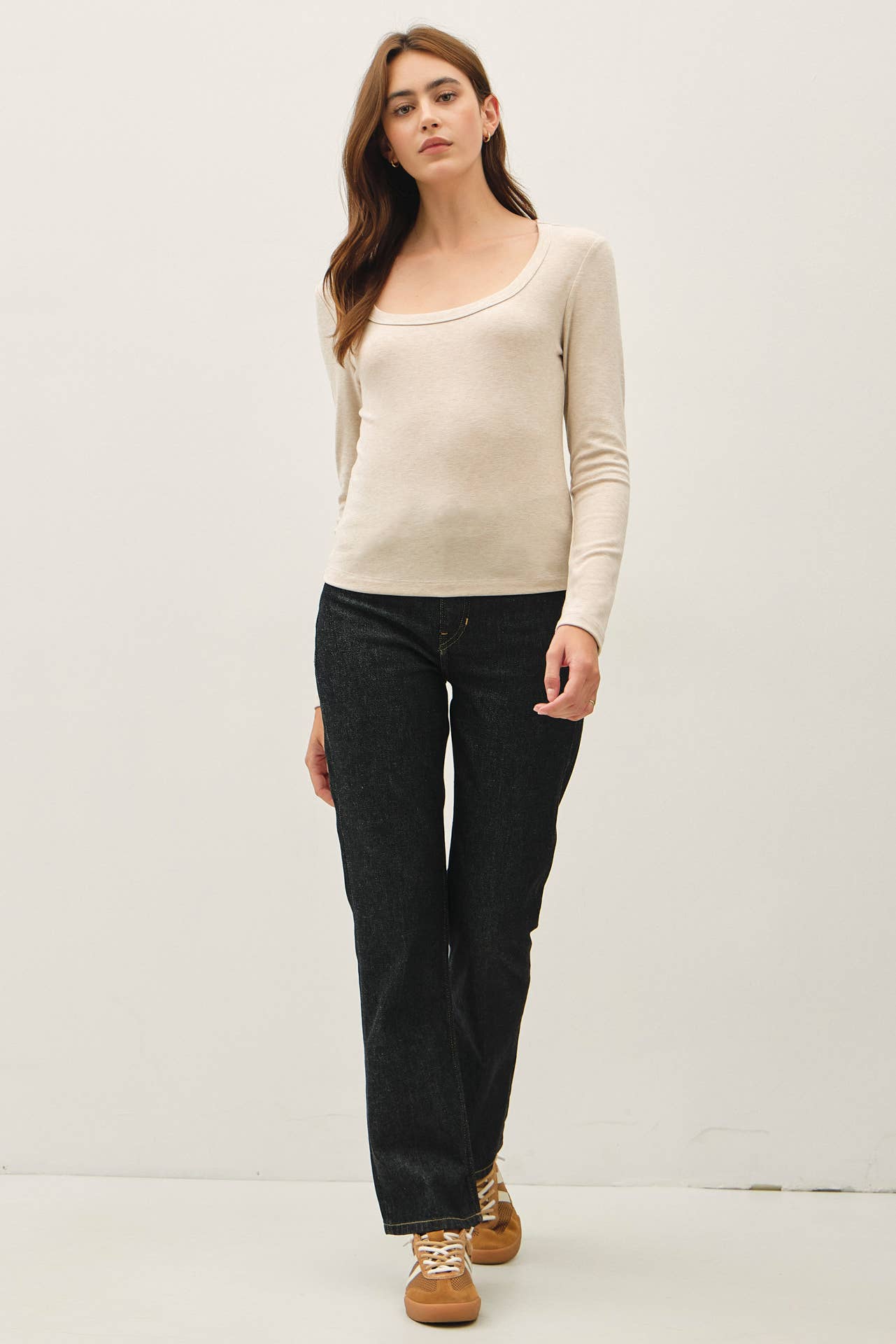 BASIC SCOOP NECK LONG SLEEVE TOP