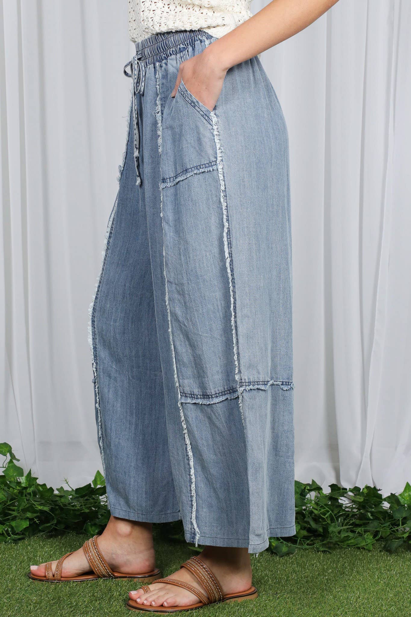 Vine & Love - Washed Casual Denim Wide Leg Elastic Band Crop Pants VP83027