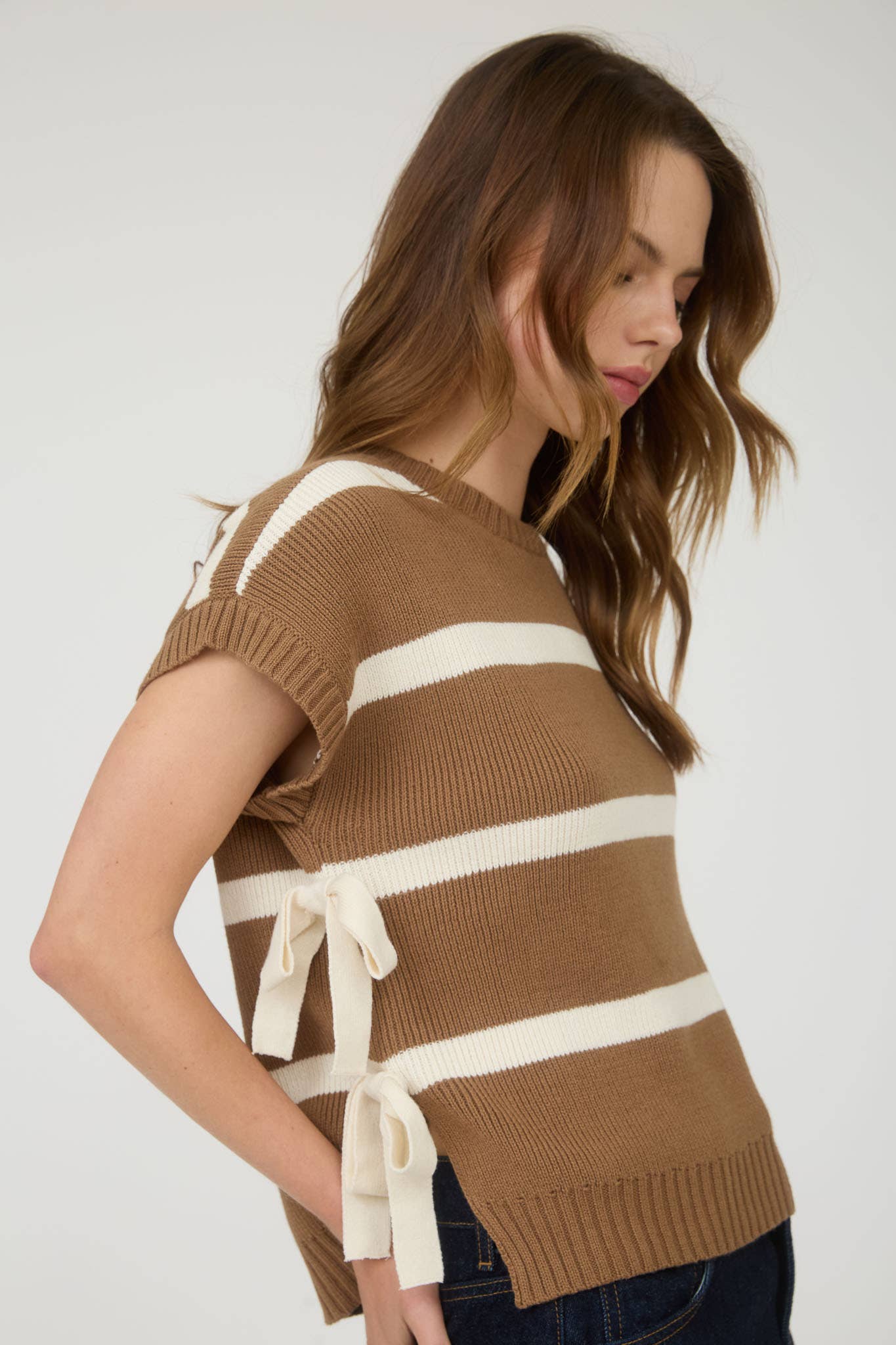 STRIPE SIDE TIE SHORT SLEEVE KNIT SWEATER