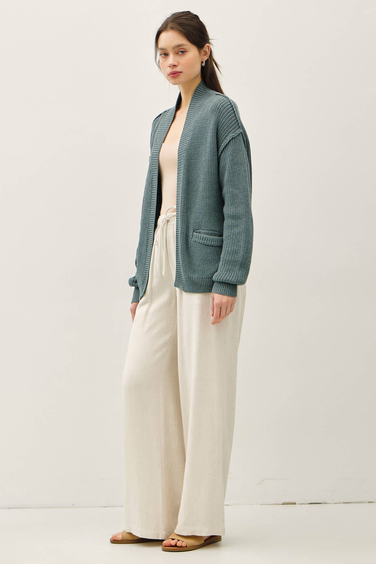 CHUNKY RIBBED KNIT RAW SEAM CARDIGAN