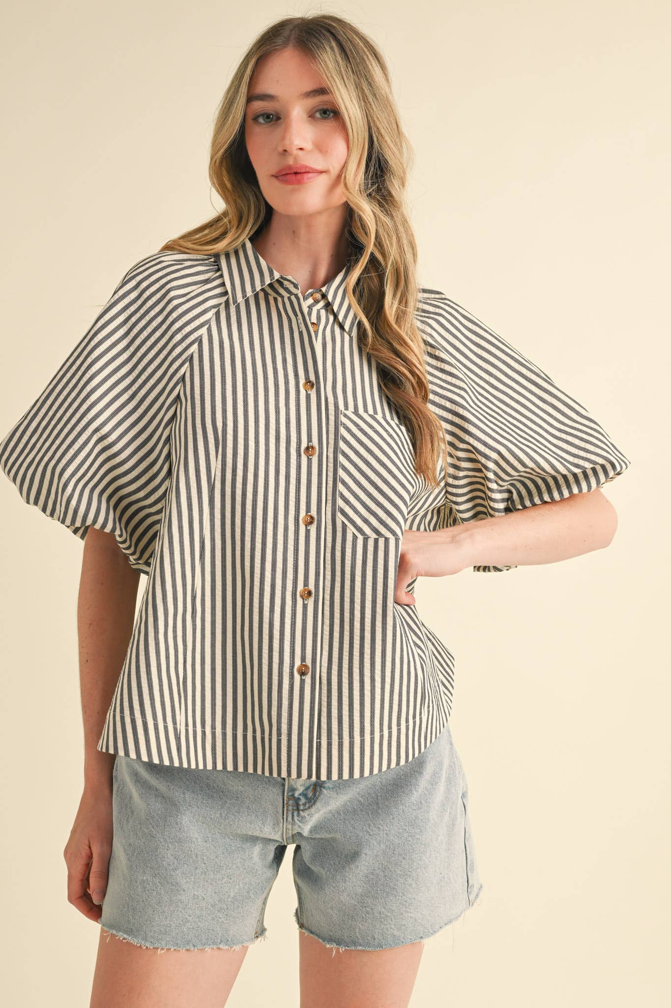 BUBBLE SLEEVE BUTTON DOWN TOP