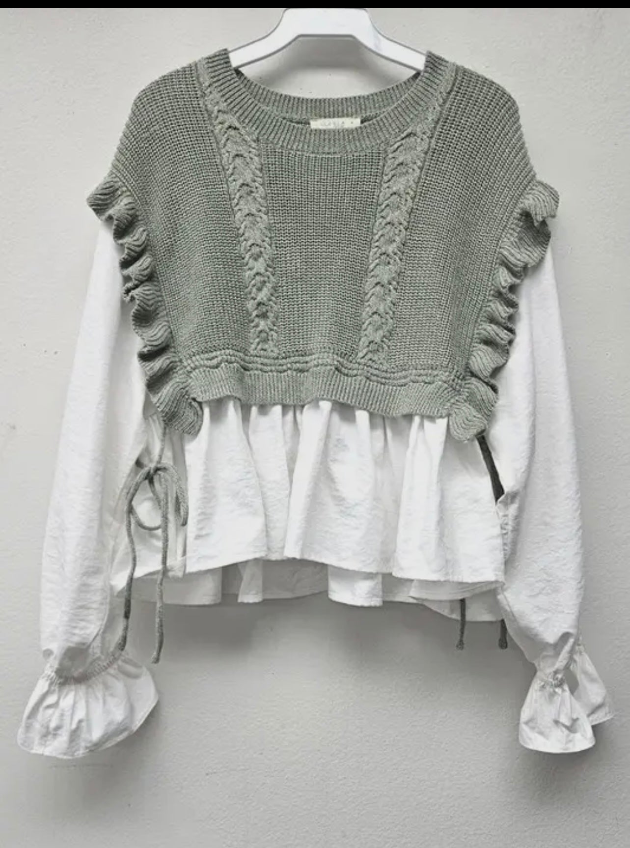 Knitted vest blouse